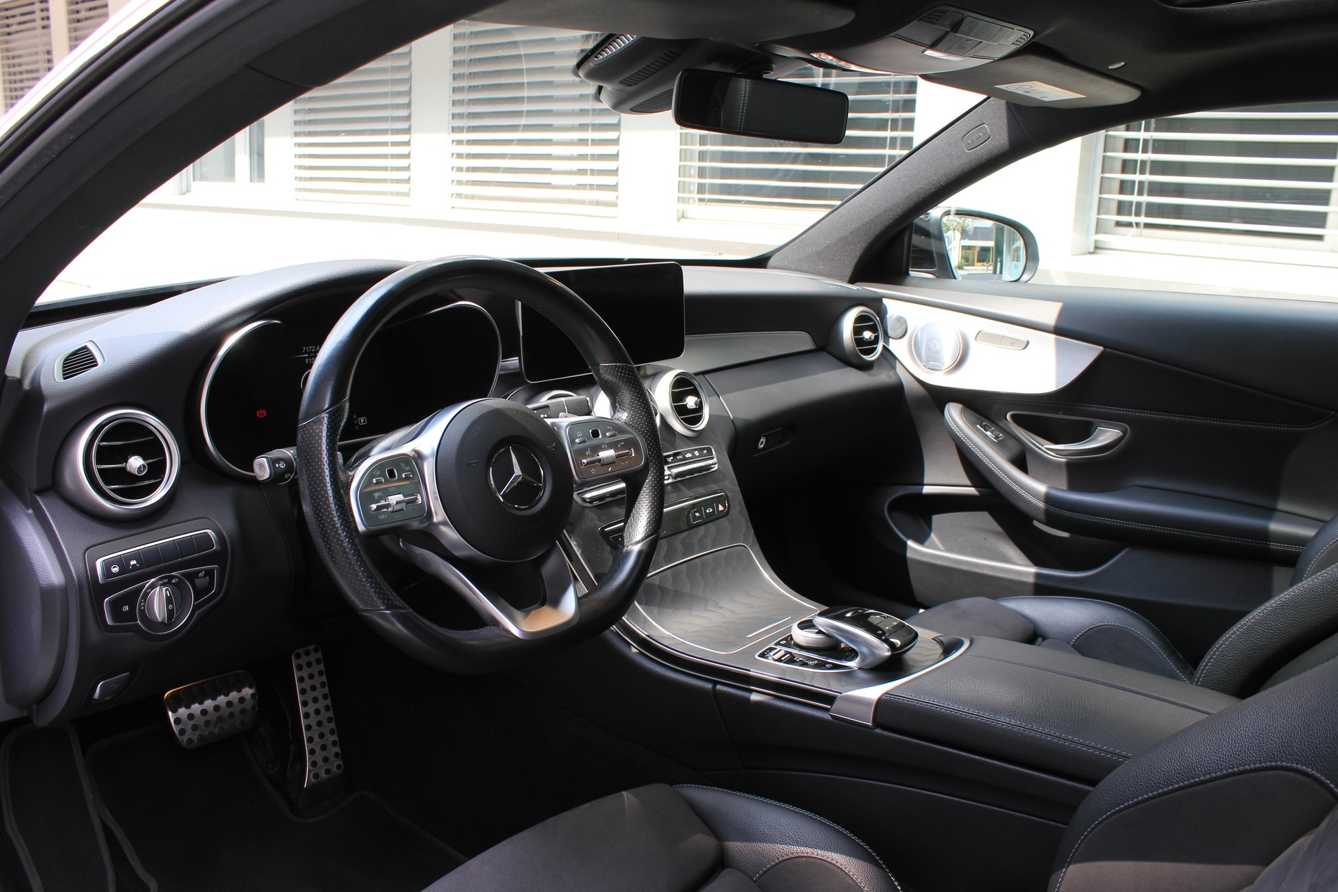 MERCEDES-BENZ C 200 Coupé 4Matic AMG Line 9G-Tronic-image-4