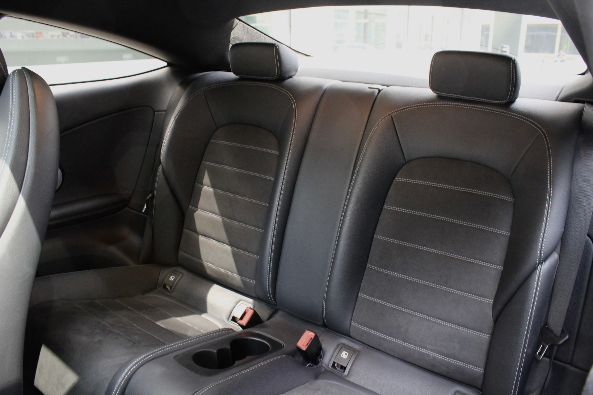 MERCEDES-BENZ C 200 Coupé 4Matic AMG Line 9G-Tronic-image-6