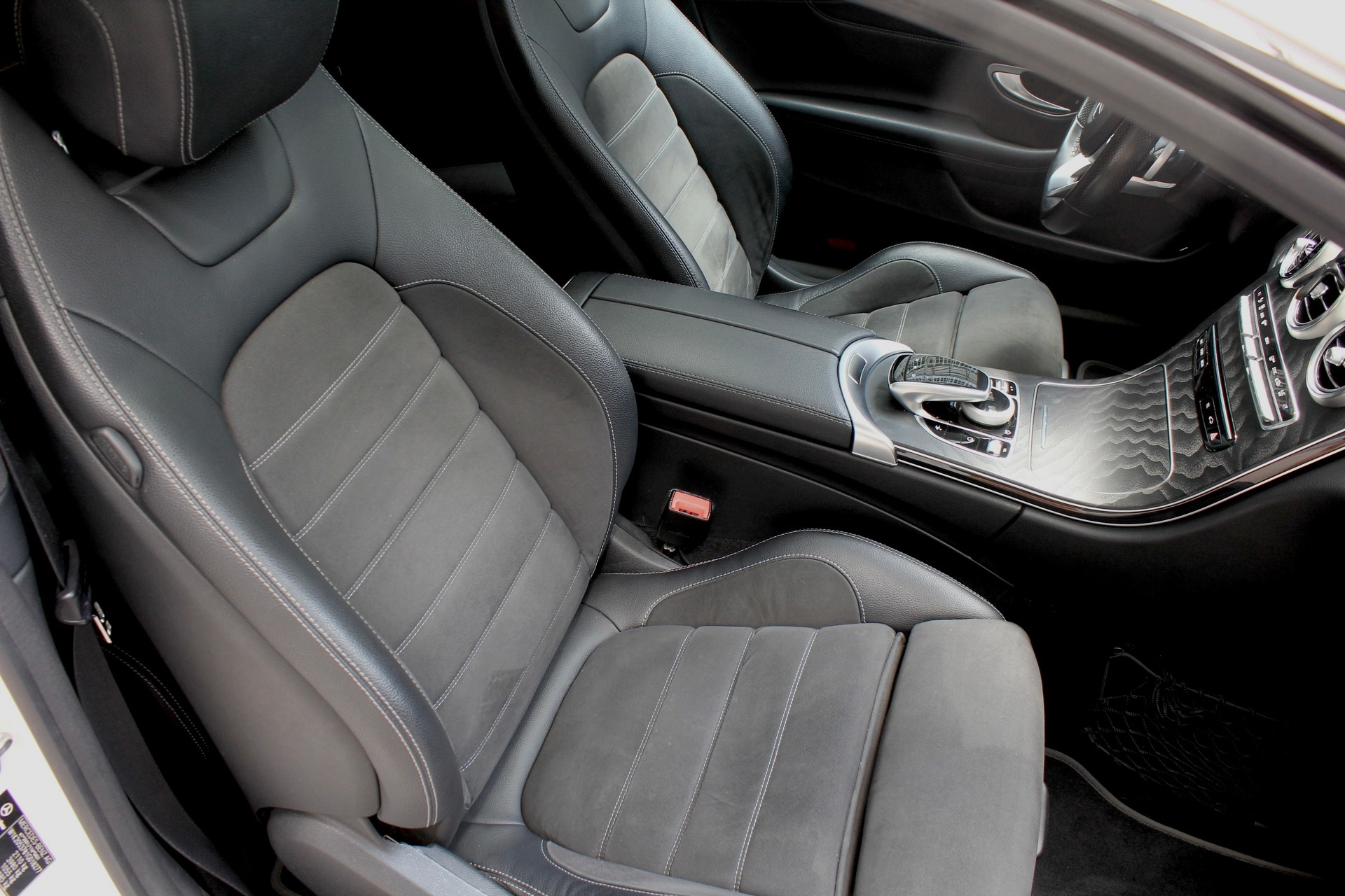MERCEDES-BENZ C 200 Coupé 4Matic AMG Line 9G-Tronic-image-5