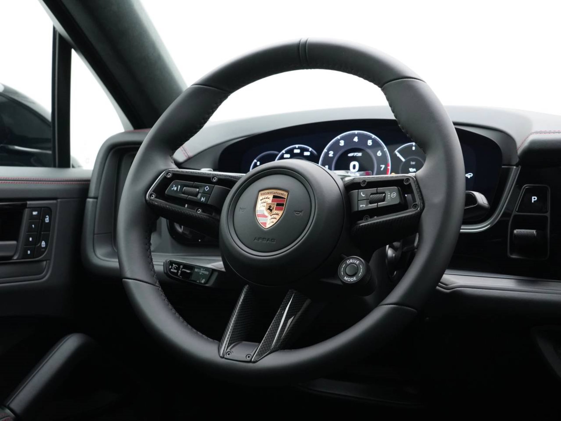 PORSCHE Cayenne GTS Coupé-image-15
