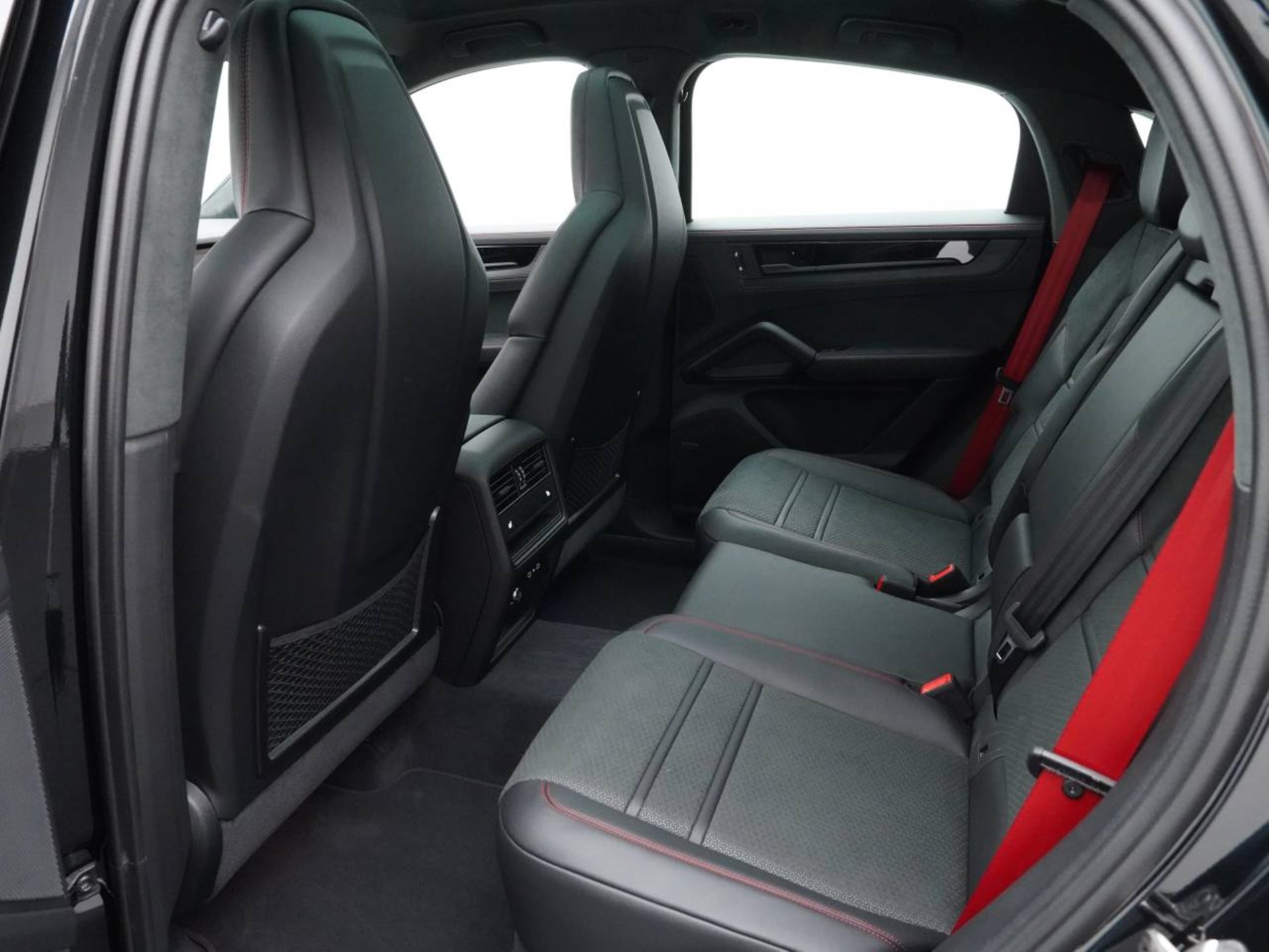 PORSCHE Cayenne GTS Coupé-image-28