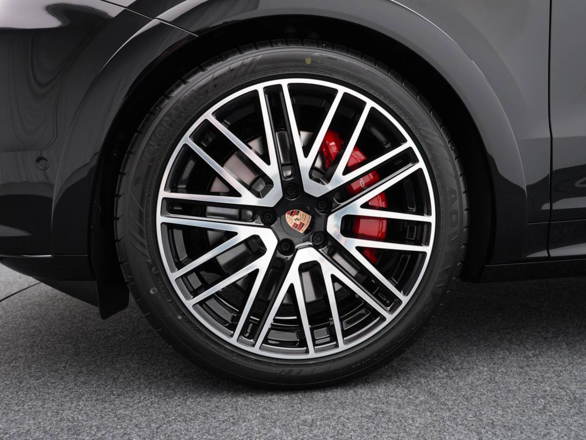 PORSCHE Cayenne GTS Coupé-image-10