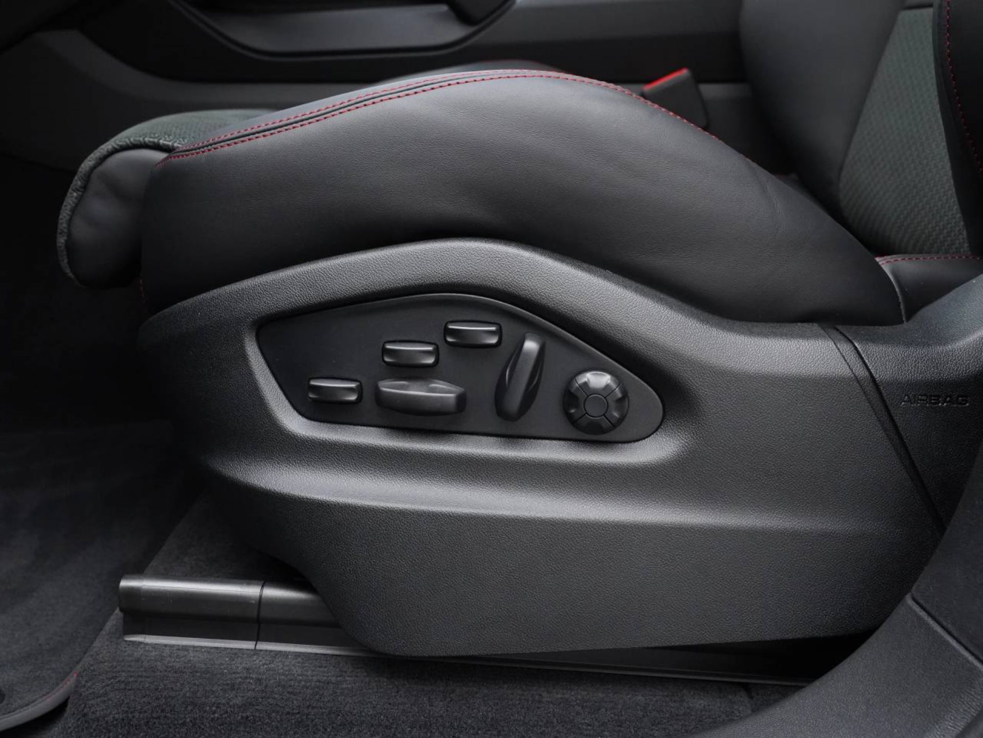 PORSCHE Cayenne GTS Coupé-image-22