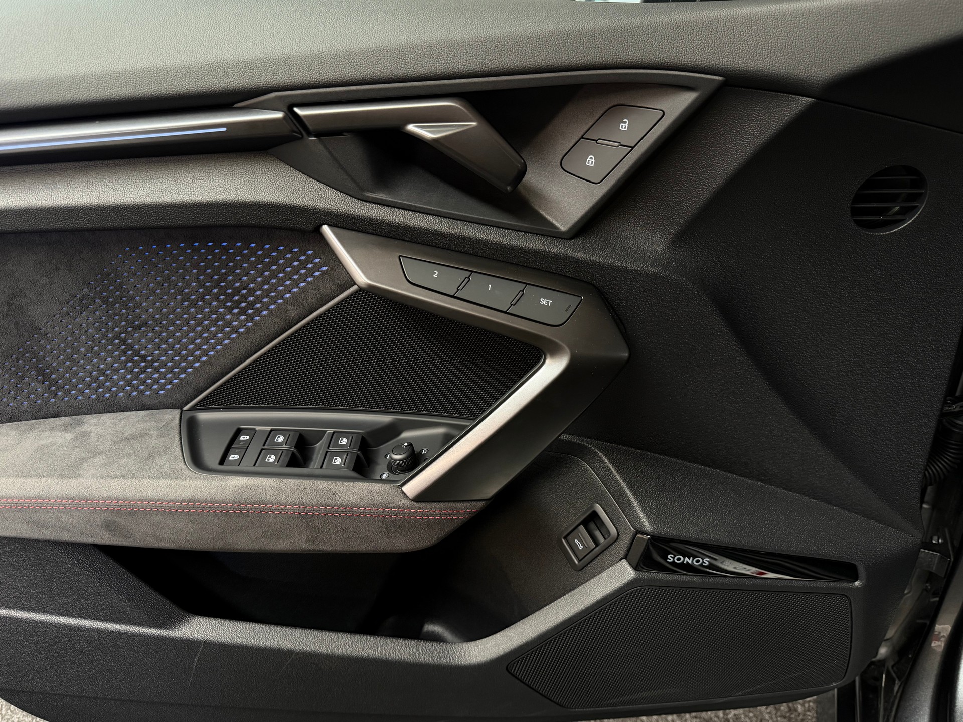 AUDI RS3 Limousine 2.5 TSI quattro S-tronic Carbon-image-21
