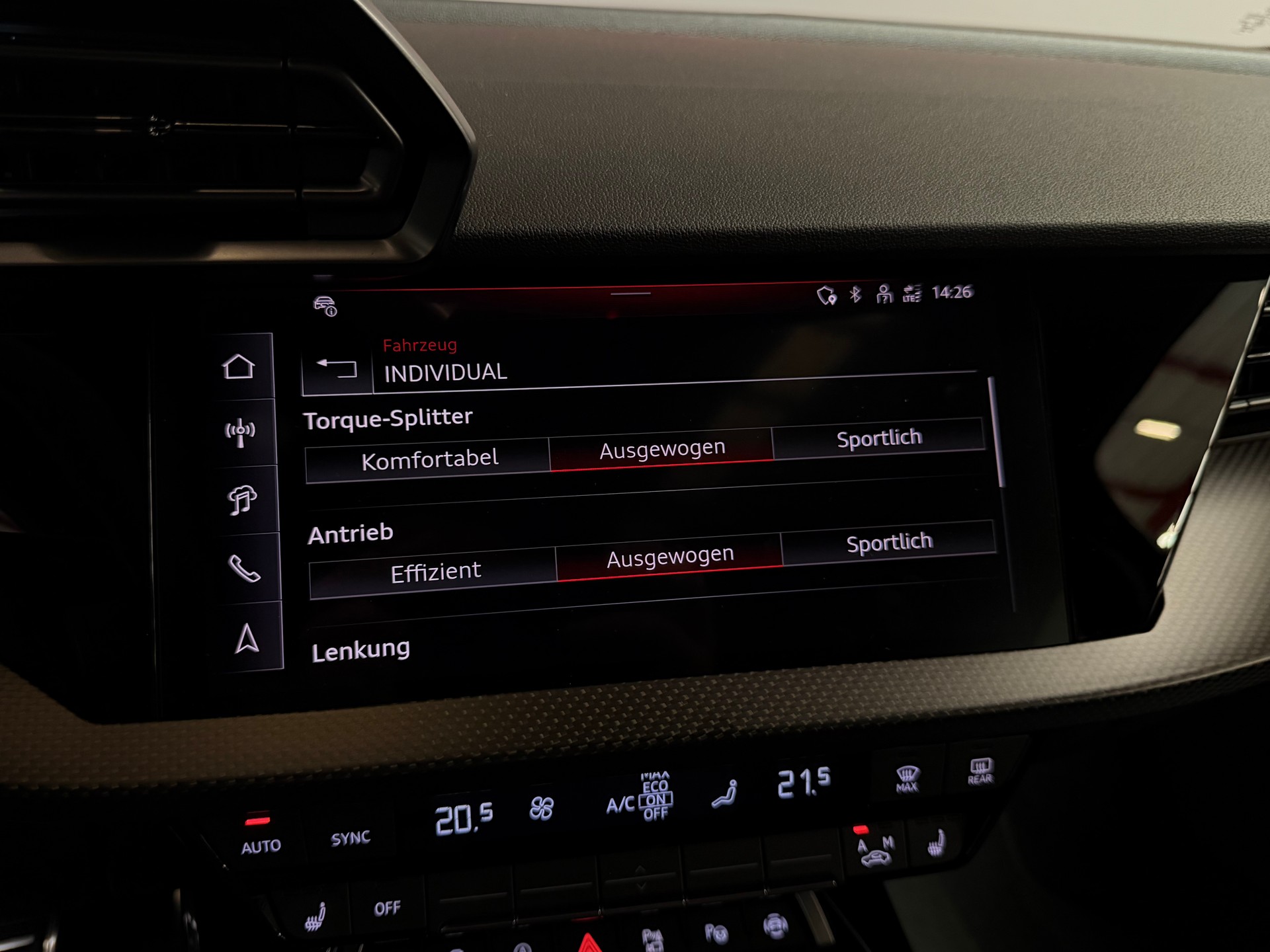 AUDI RS3 Limousine 2.5 TSI quattro S-tronic Carbon-image-34