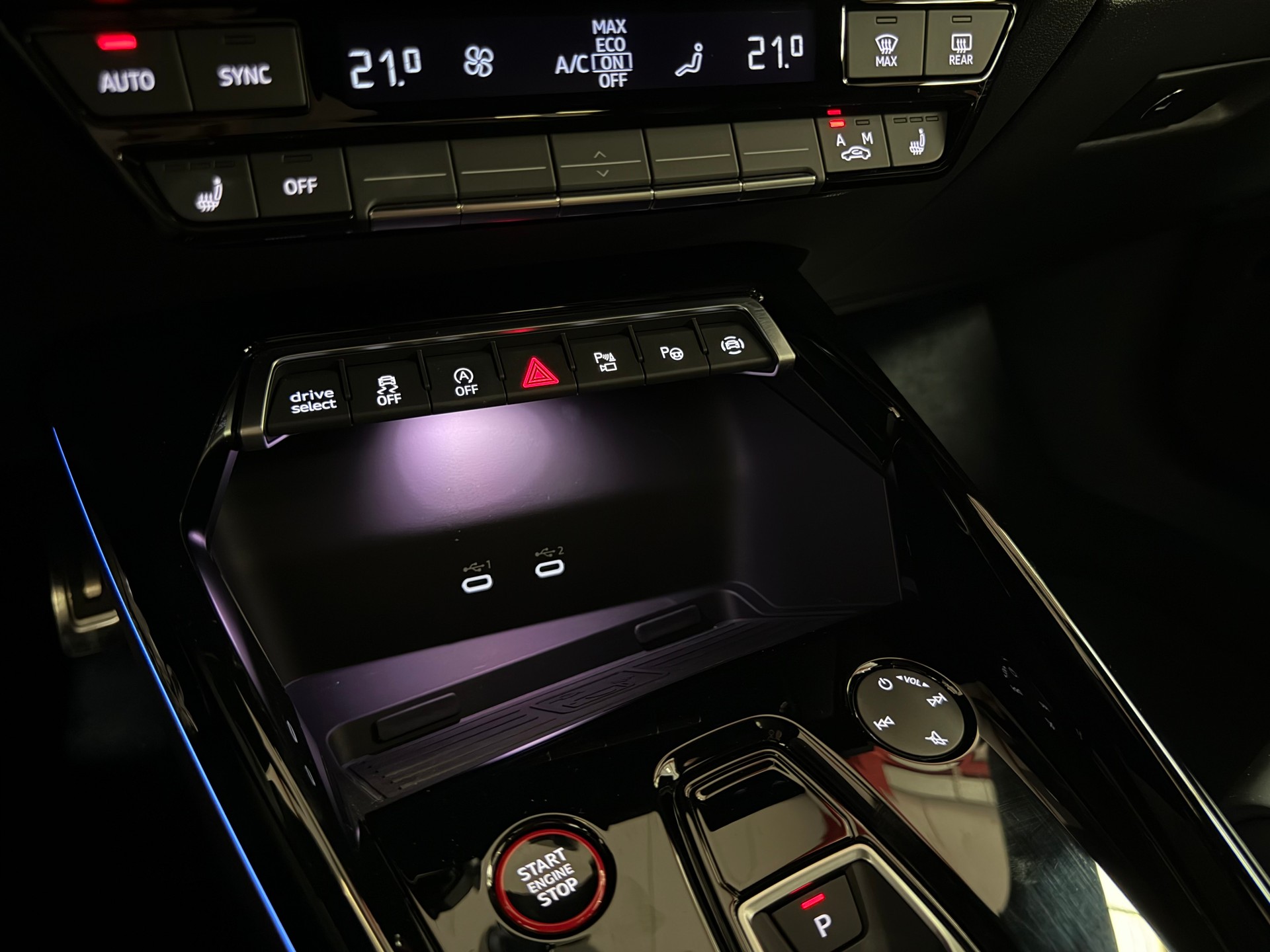 AUDI RS3 Limousine 2.5 TSI quattro S-tronic Carbon-image-28