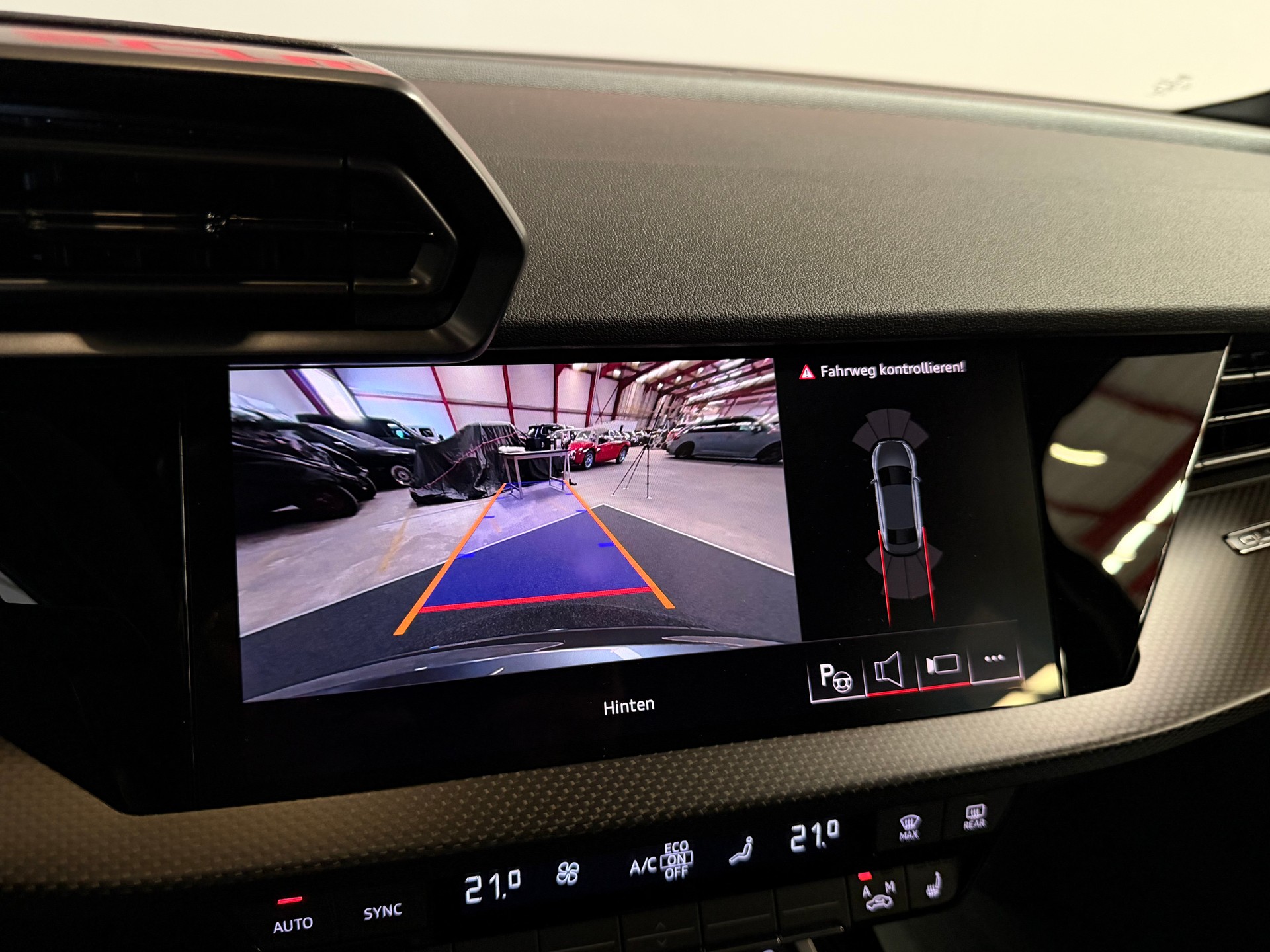 AUDI RS3 Limousine 2.5 TSI quattro S-tronic Carbon-image-27