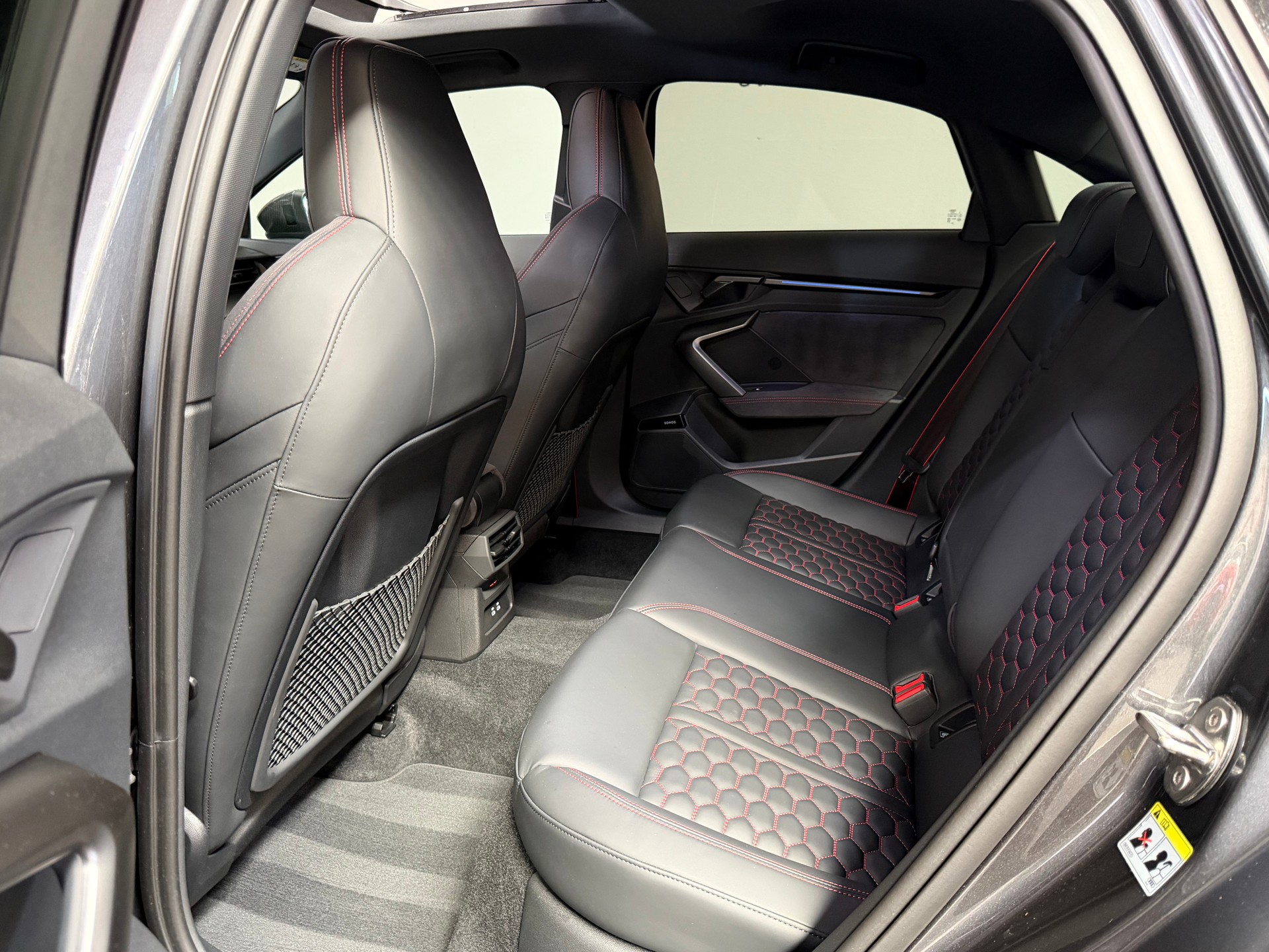 AUDI RS3 Limousine 2.5 TSI quattro S-tronic Carbon-image-25