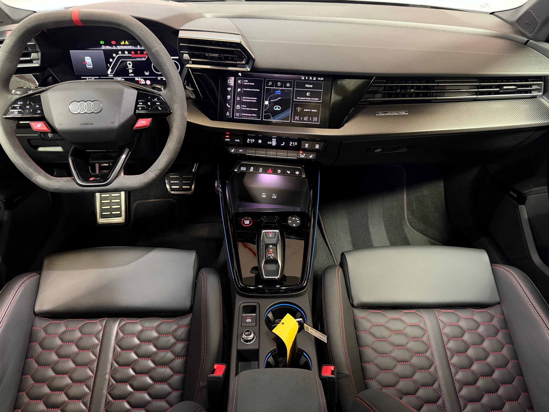 AUDI RS3 Limousine 2.5 TSI quattro S-tronic Carbon-image-19