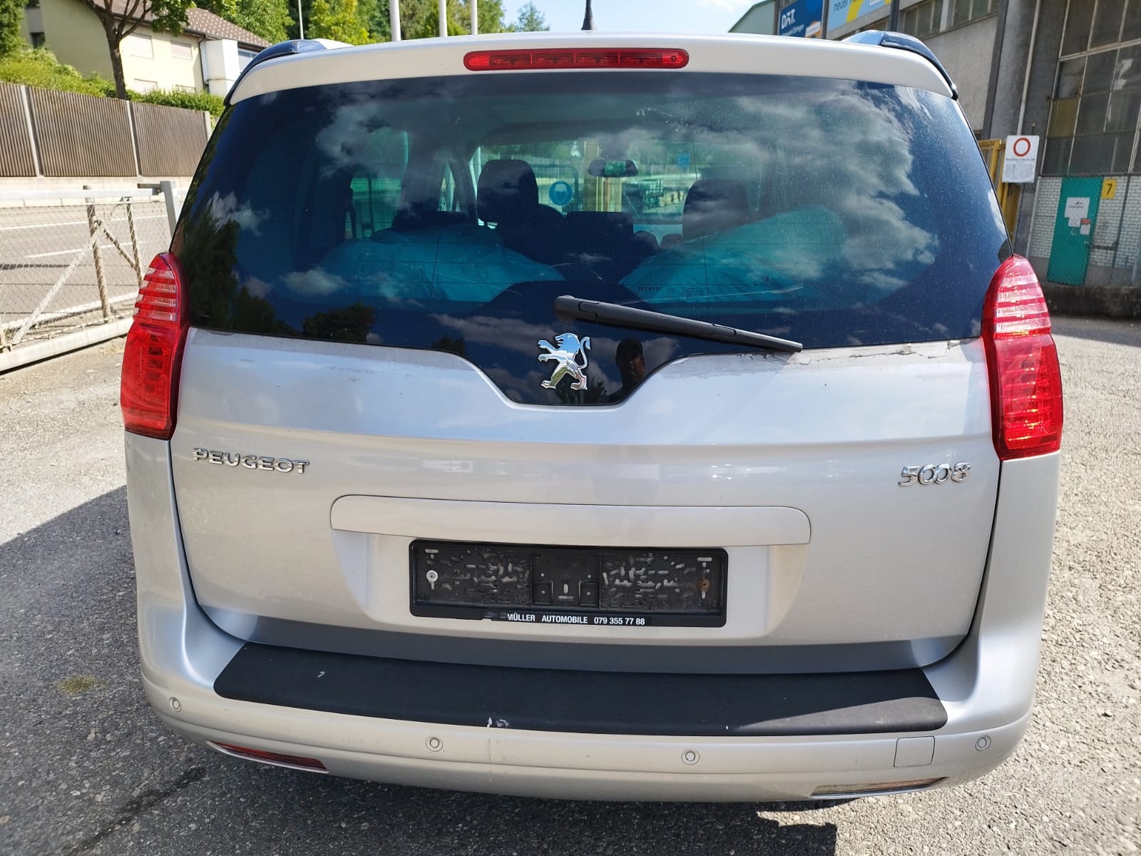 PEUGEOT 5008 2.0 HDI Business Automatic-image-3