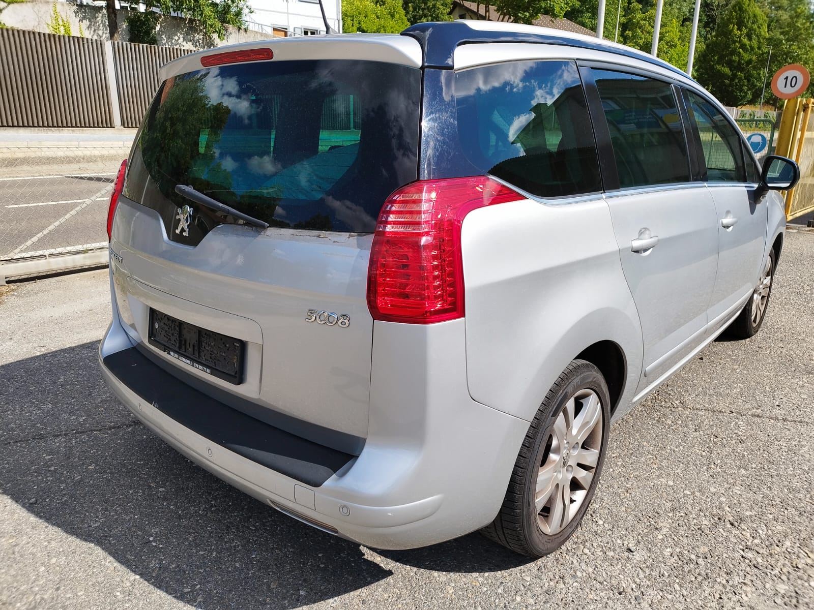 PEUGEOT 5008 2.0 HDI Business Automatic-image-4