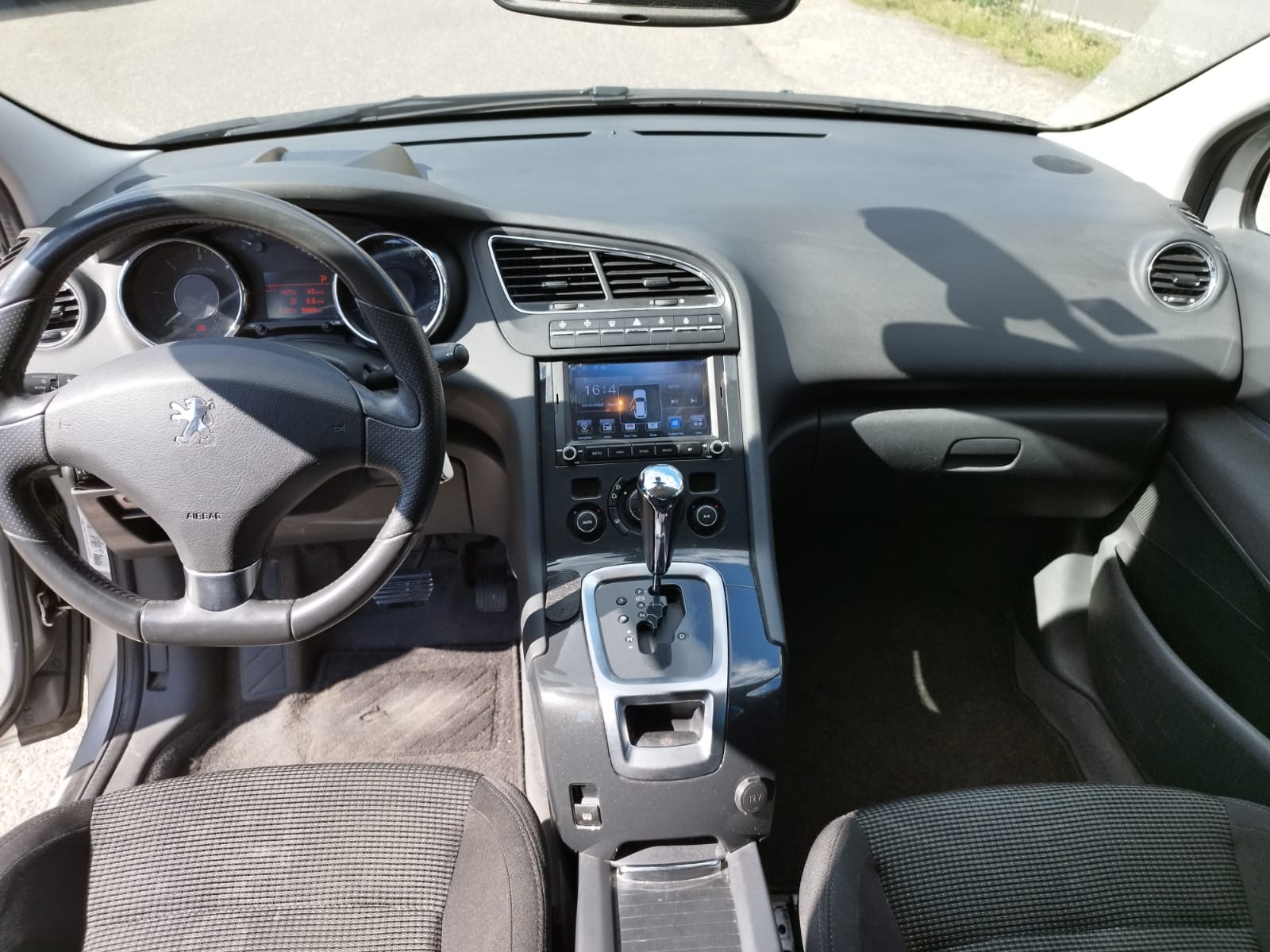 PEUGEOT 5008 2.0 HDI Business Automatic-image-11