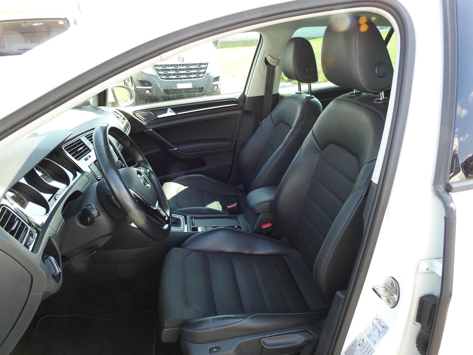 VW Golf 1.4 TSI Highline DSG-image-12
