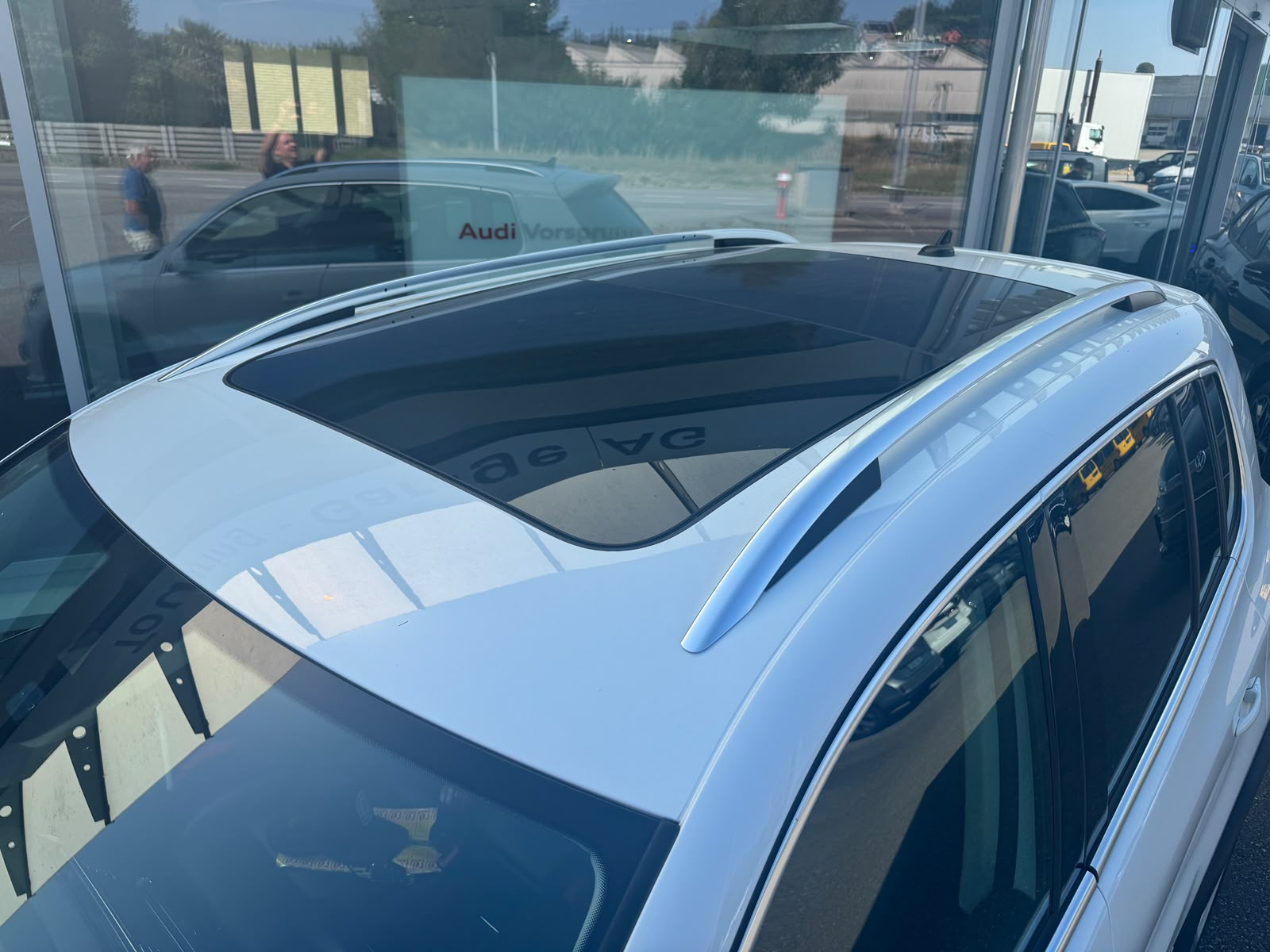 VW Tiguan 2.0 TDI BlueMotion Sport&Style 4Motion DSG R-Line 4x4-image-5