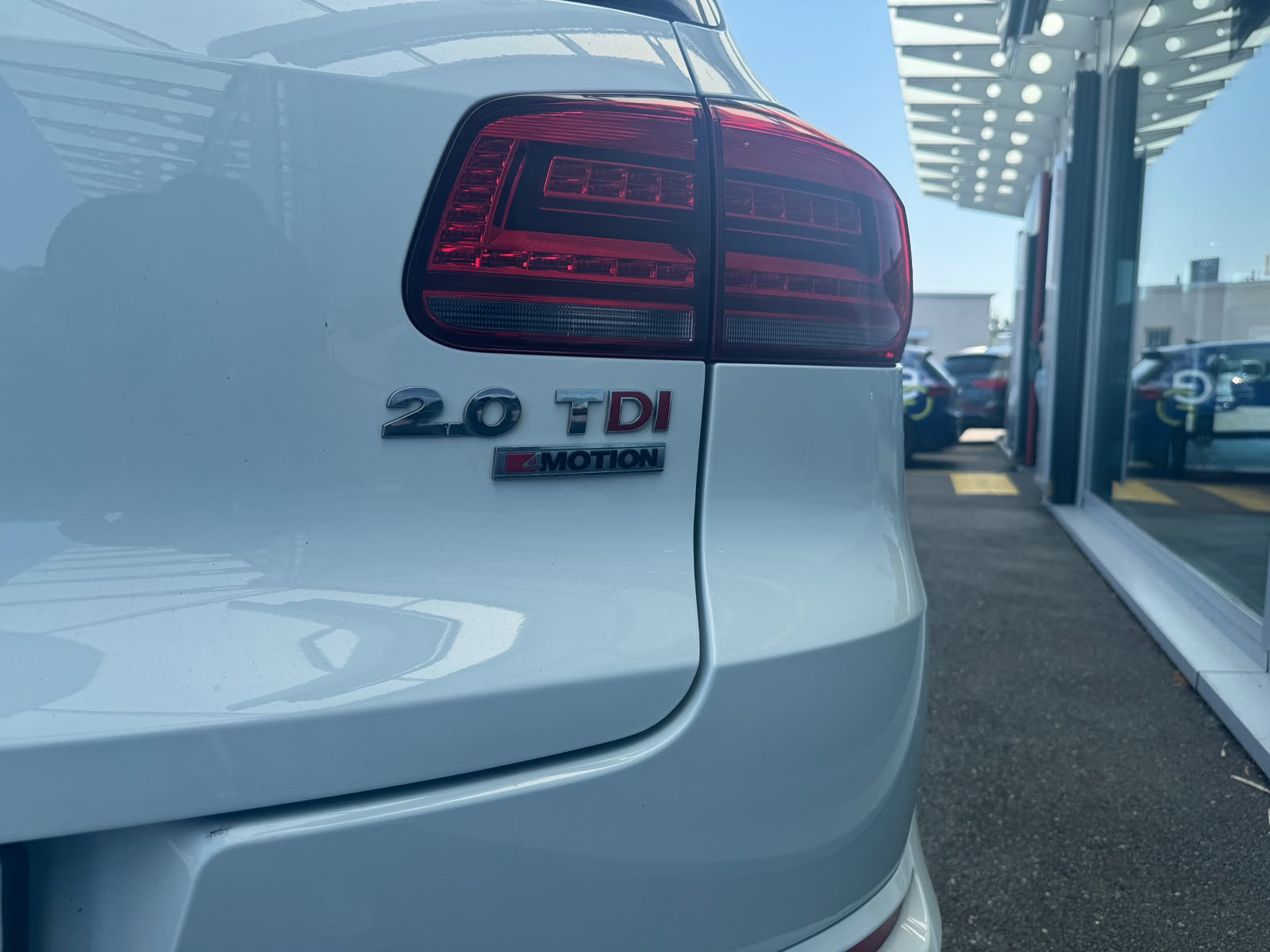 VW Tiguan 2.0 TDI BlueMotion Sport&Style 4Motion DSG R-Line 4x4-image-3