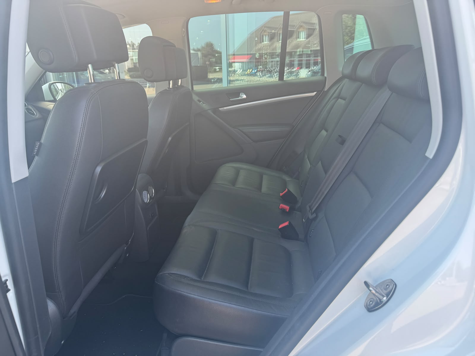 VW Tiguan 2.0 TDI BlueMotion Sport&Style 4Motion DSG R-Line 4x4-image-11