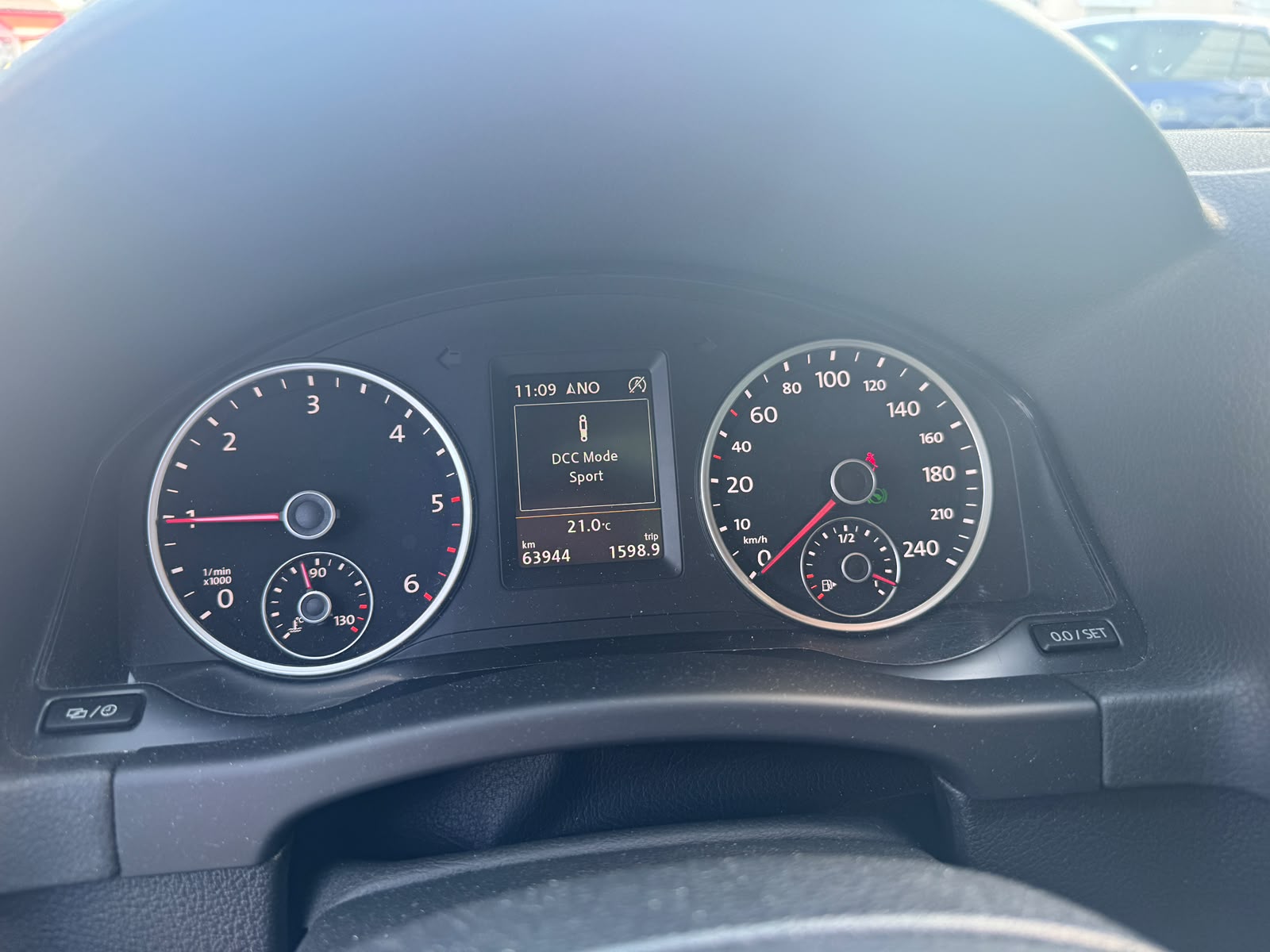 VW Tiguan 2.0 TDI BlueMotion Sport&Style 4Motion DSG R-Line 4x4-image-19