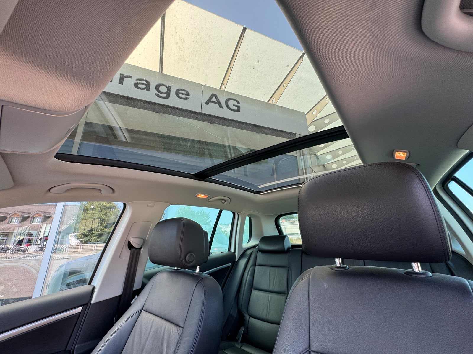 VW Tiguan 2.0 TDI BlueMotion Sport&Style 4Motion DSG R-Line 4x4-image-9