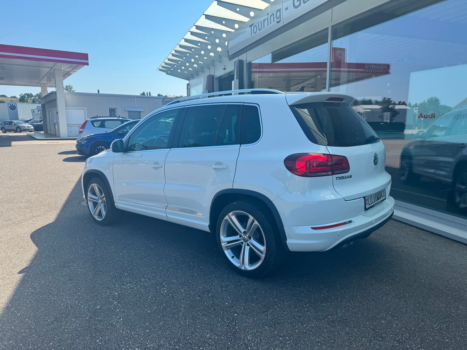 VW Tiguan 2.0 TDI BlueMotion Sport&Style 4Motion DSG R-Line 4x4-image-2