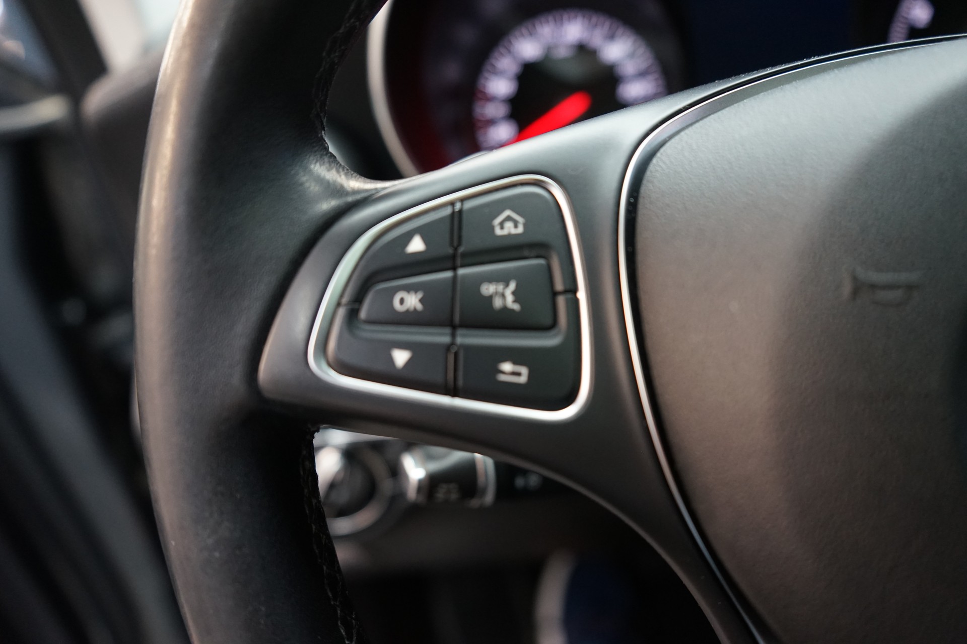 MERCEDES-BENZ GLC Coupé 250 AMG Line 4Matic 9G-Tronic-image-5