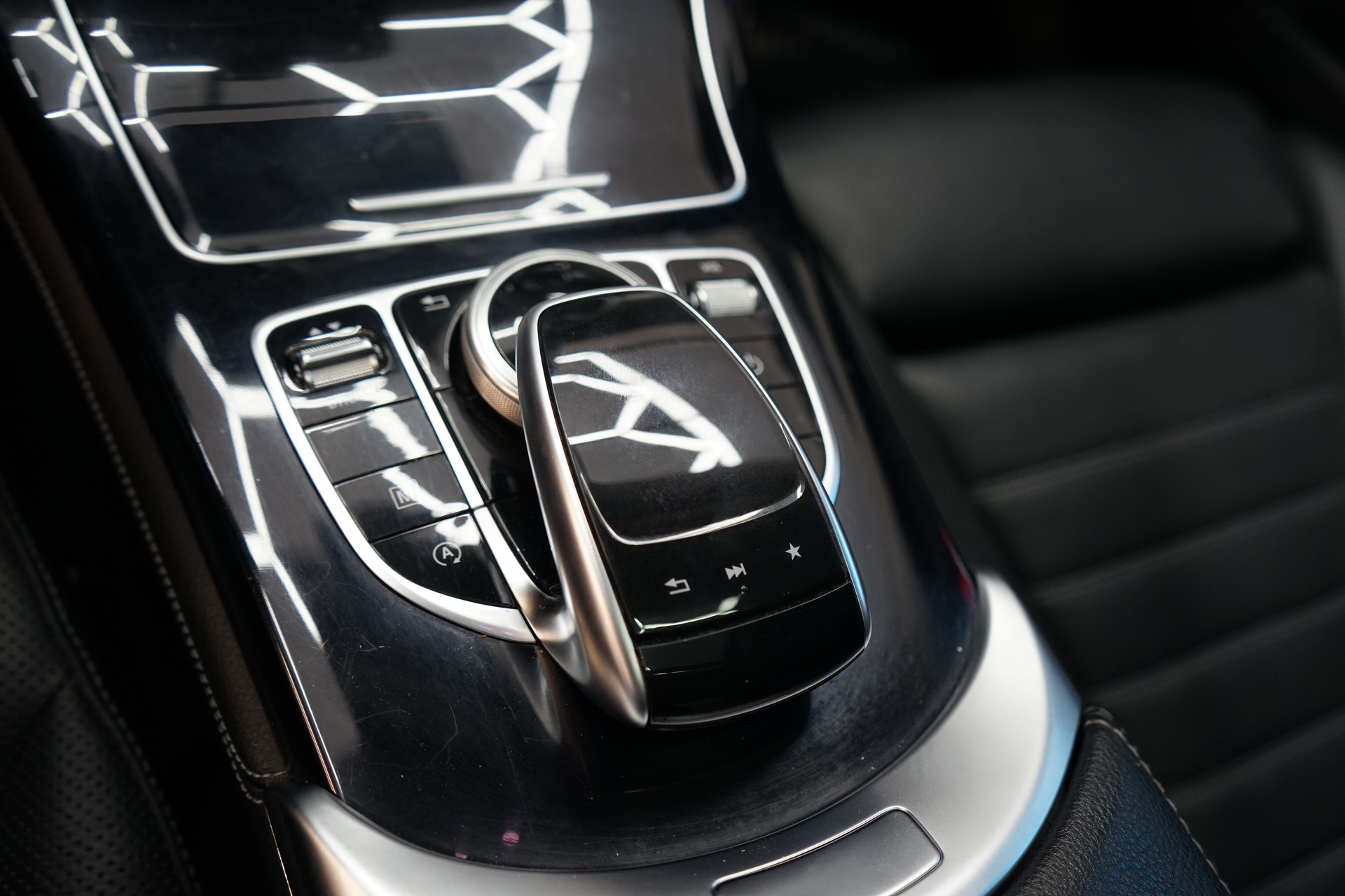 MERCEDES-BENZ GLC Coupé 250 AMG Line 4Matic 9G-Tronic-image-9