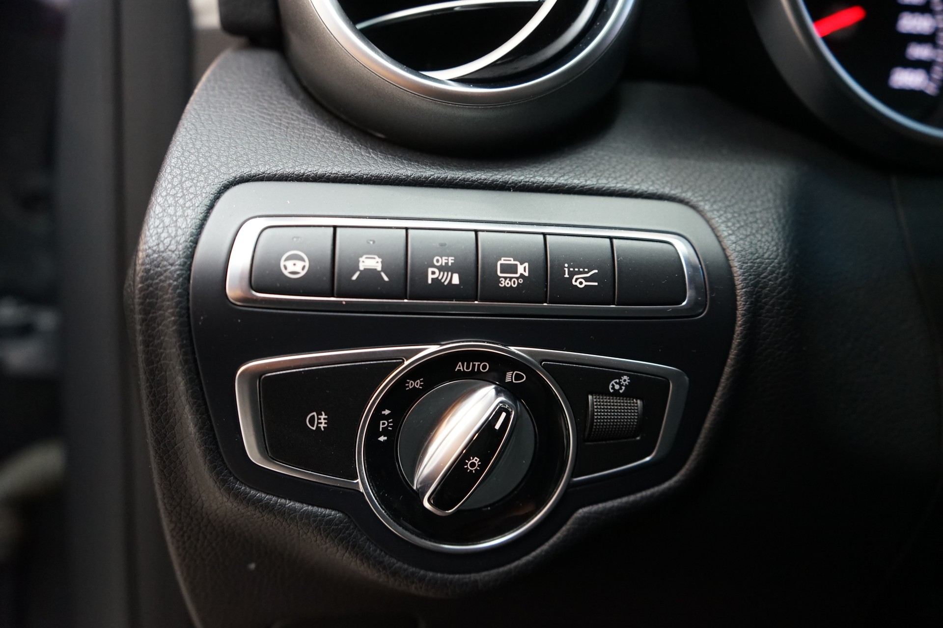 MERCEDES-BENZ GLC Coupé 250 AMG Line 4Matic 9G-Tronic-image-8