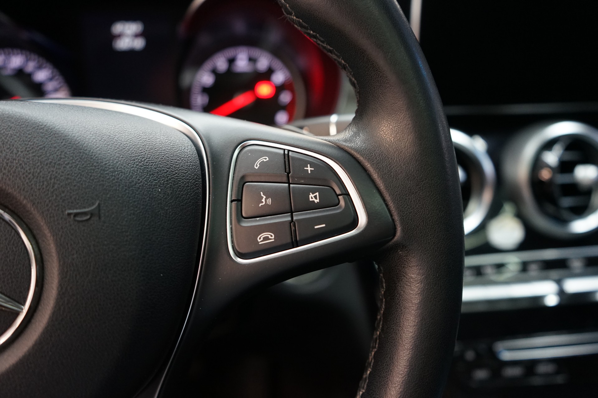 MERCEDES-BENZ GLC Coupé 250 AMG Line 4Matic 9G-Tronic-image-6