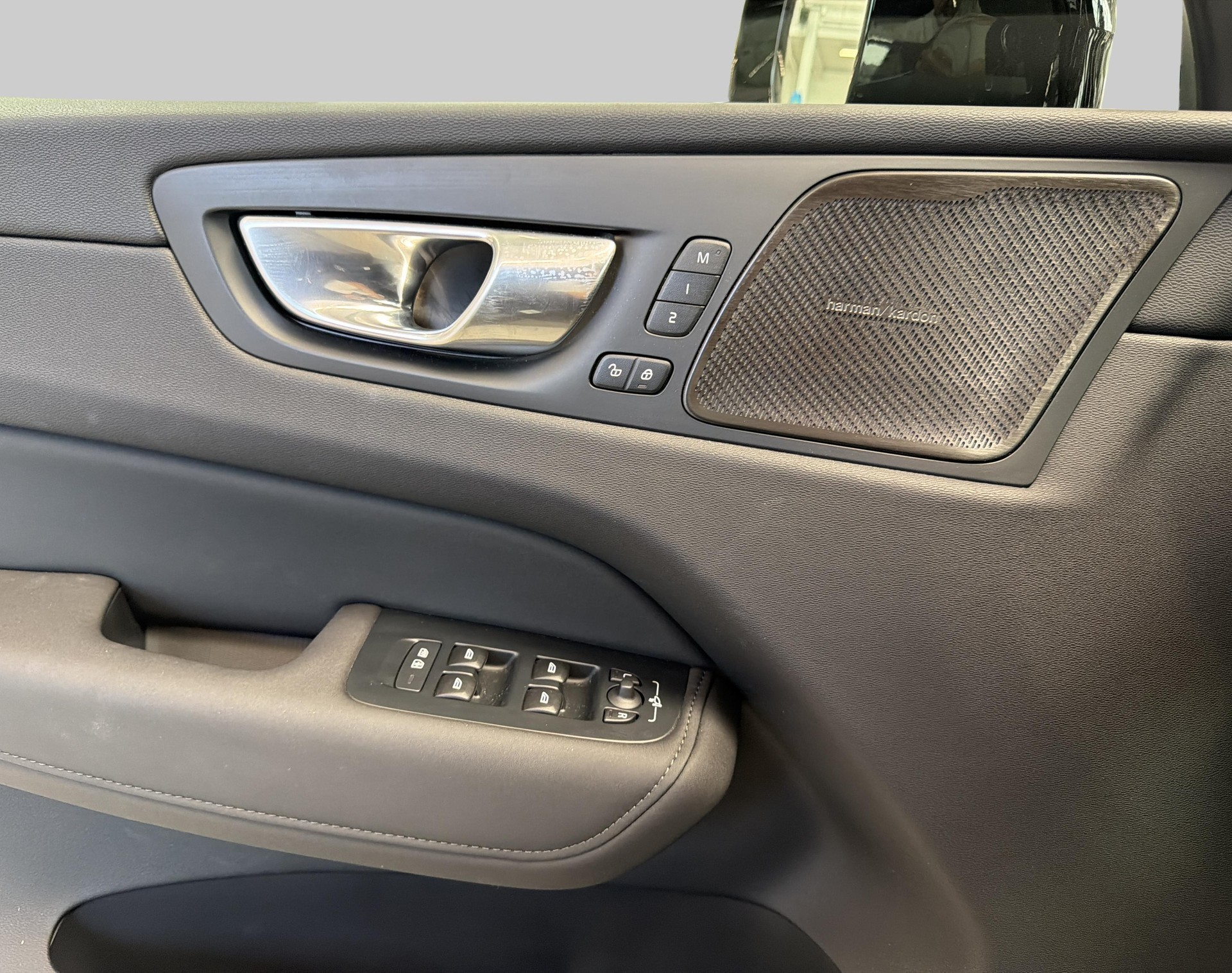 VOLVO XC60 2.0 T6 TE Plus Dark eAWD-image-13