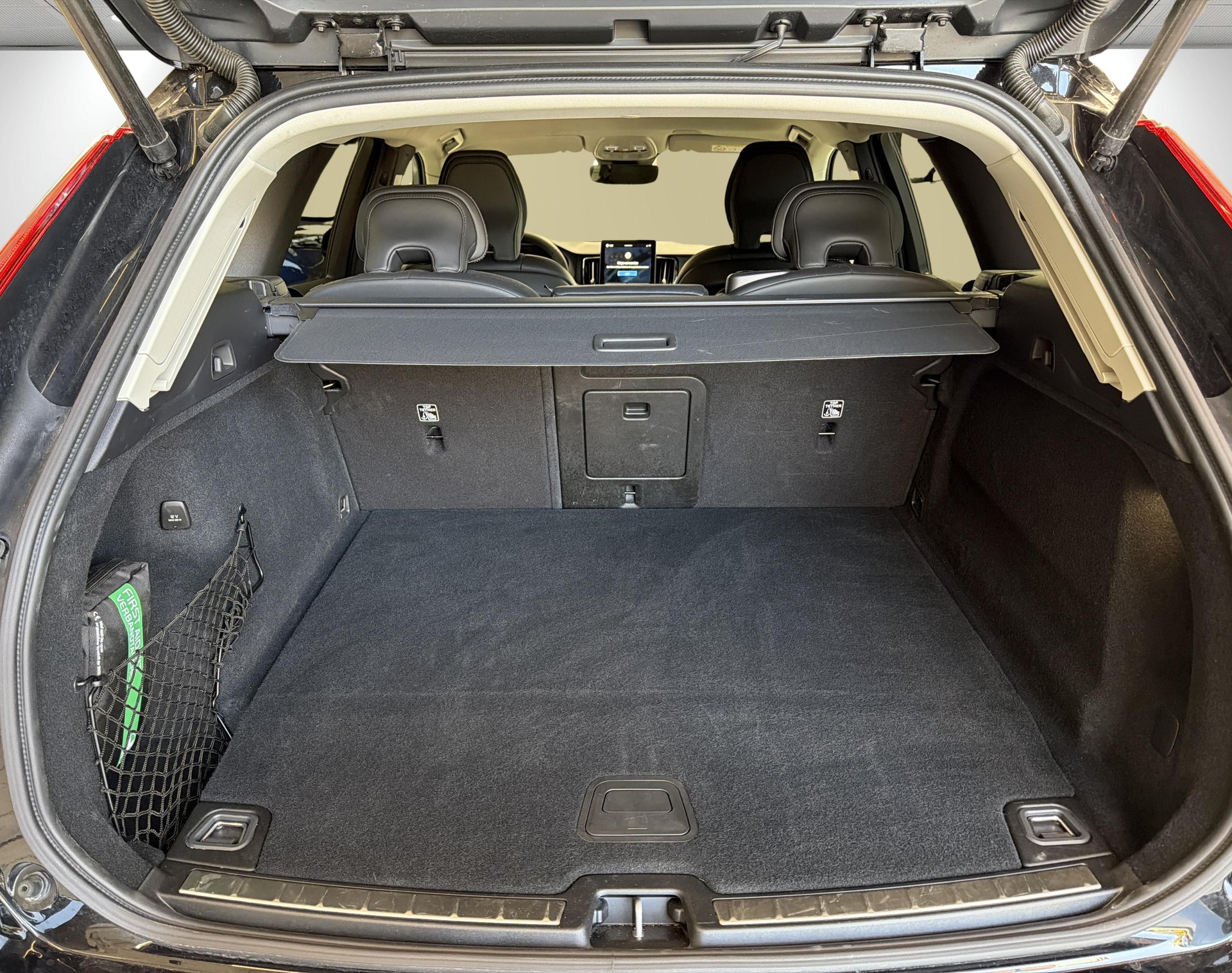 VOLVO XC60 2.0 T6 TE Plus Dark eAWD-image-10