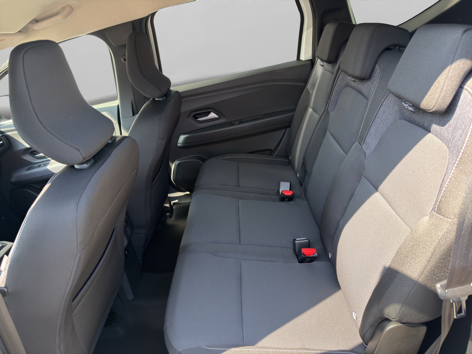 DACIA Jogger 1.8 Hybrid Expression-image-8