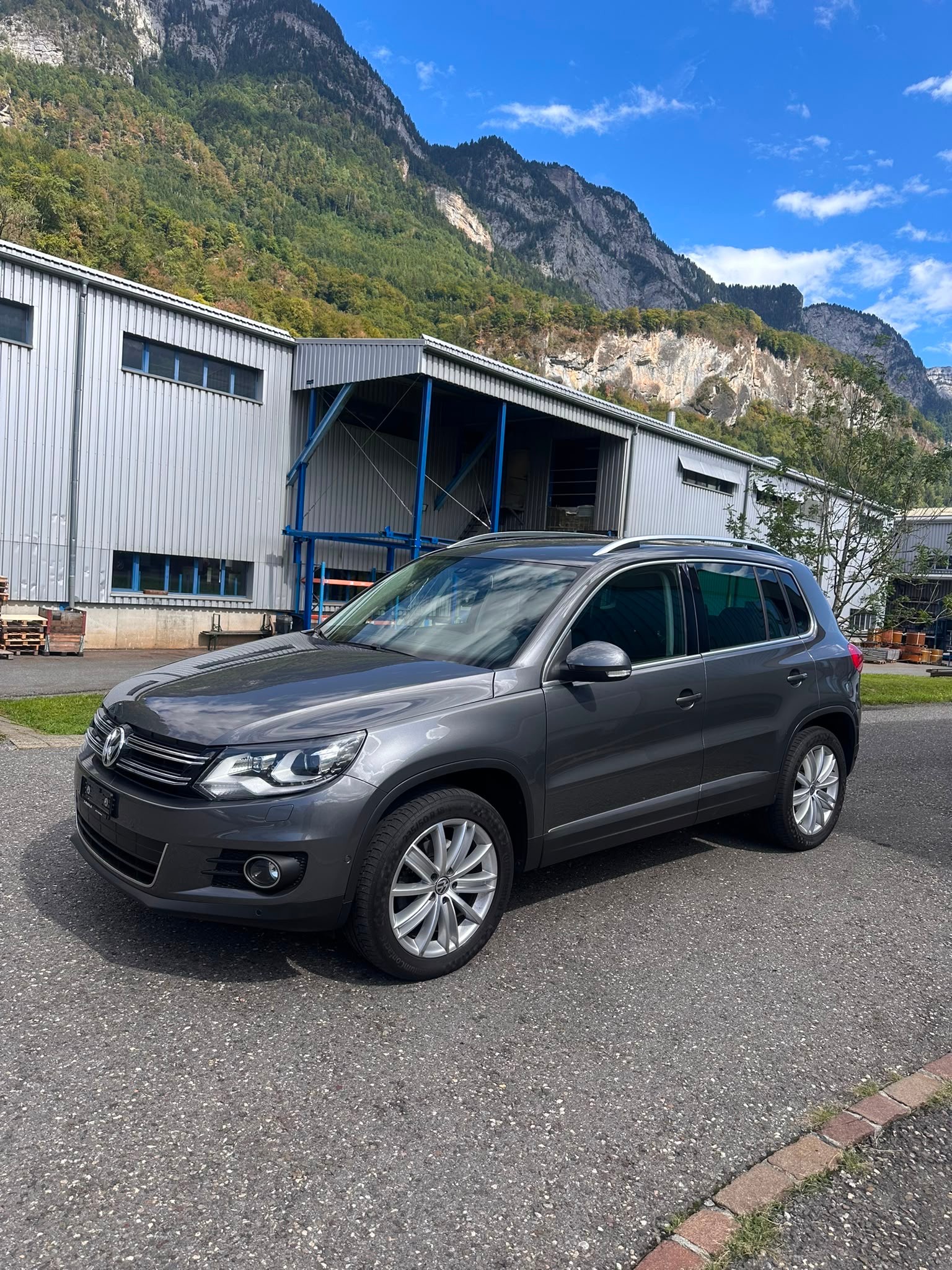 VW Tiguan 2.0 TSI Design 4Motion DSG-image-1