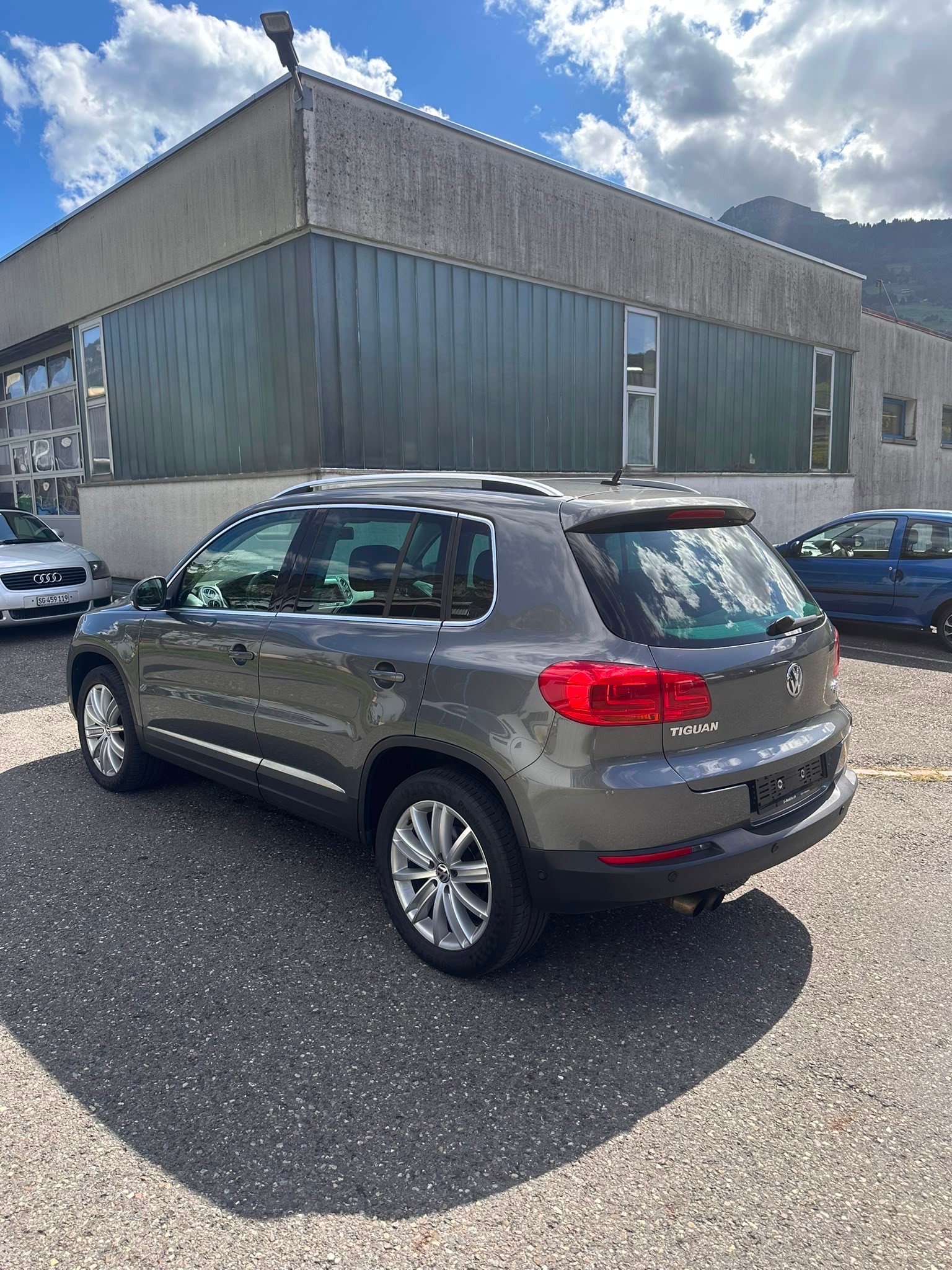 VW Tiguan 2.0 TSI Design 4Motion DSG-image-12