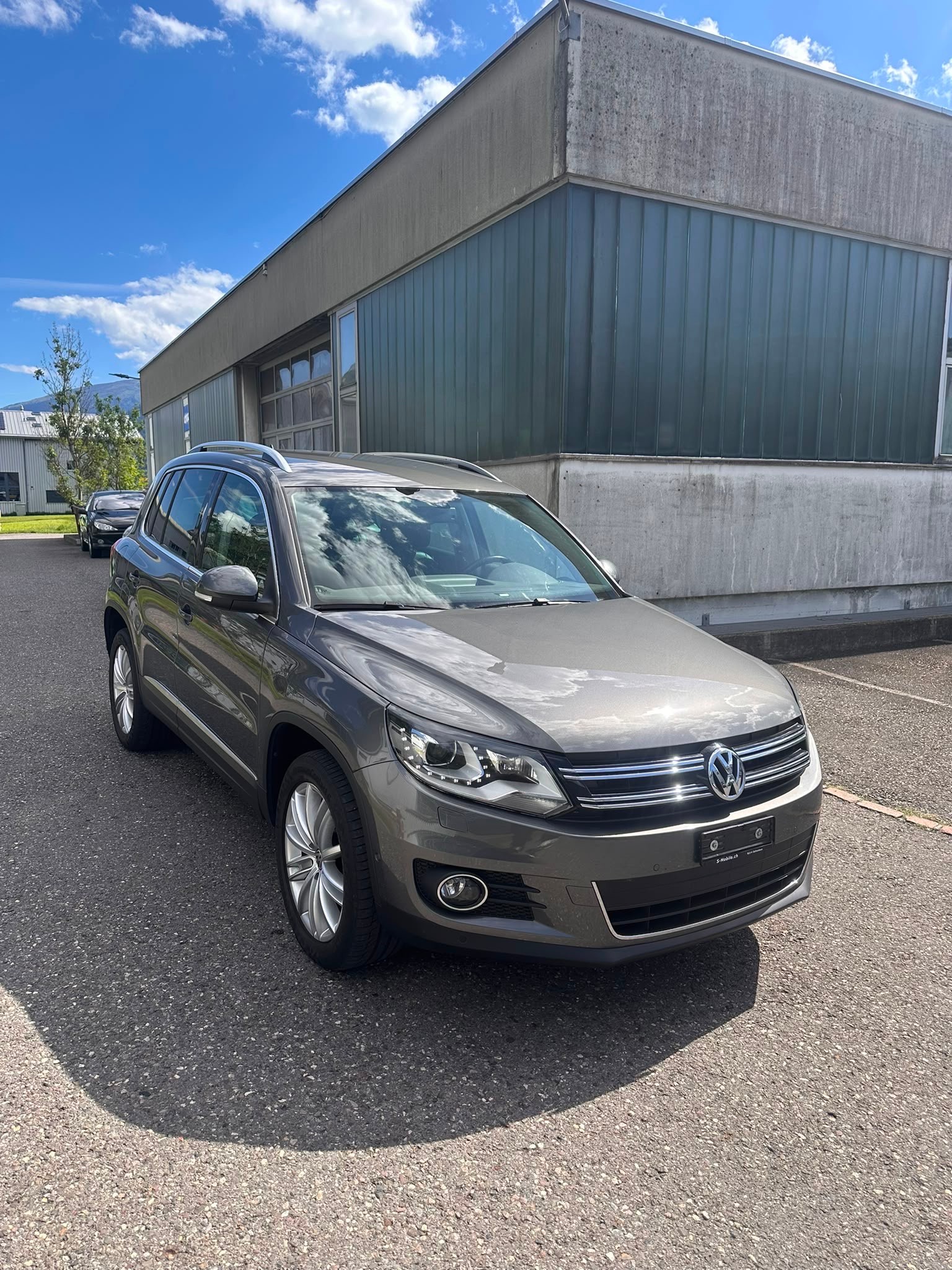 VW Tiguan 2.0 TSI Design 4Motion DSG-image-2