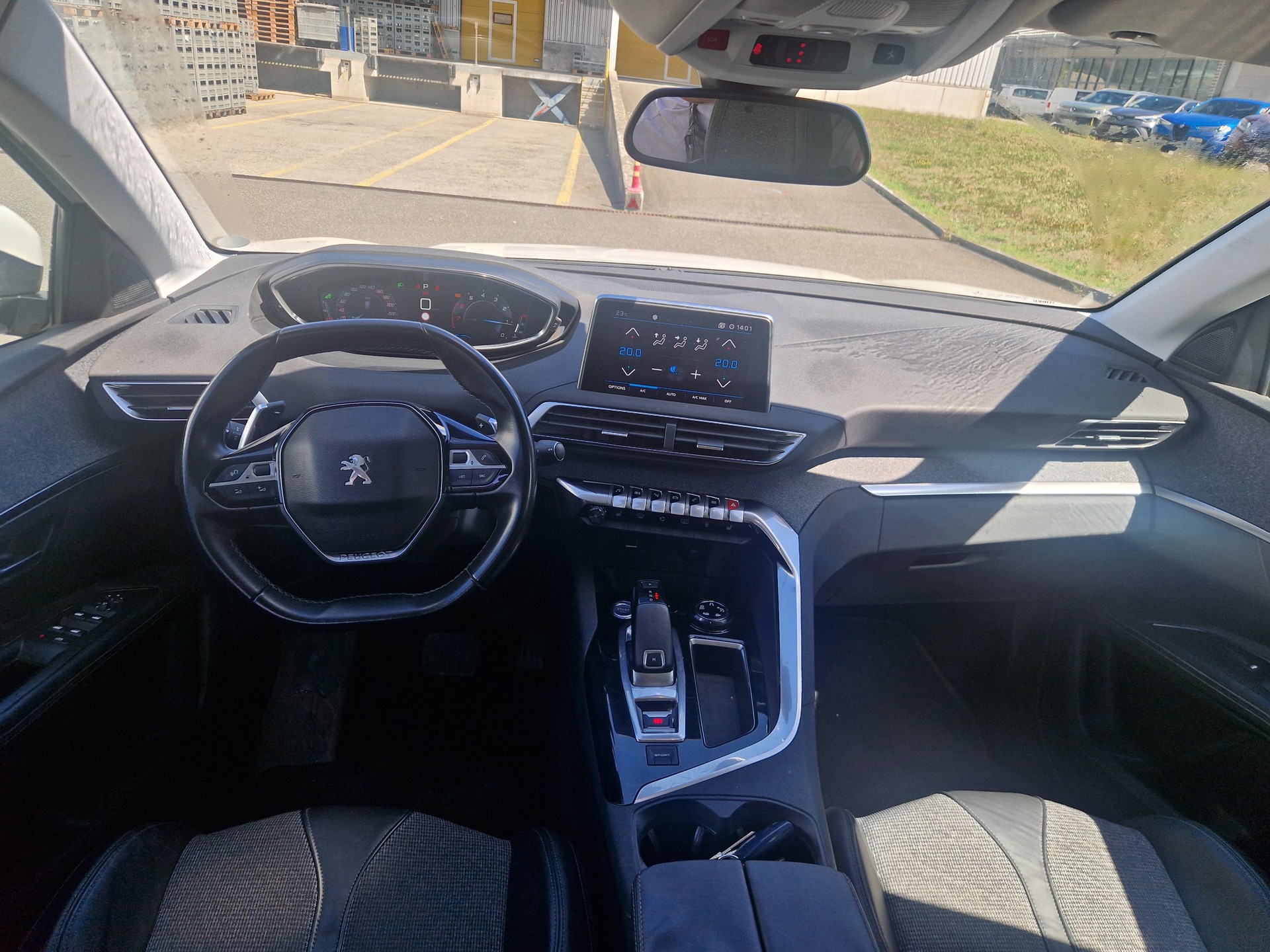 PEUGEOT 3008 1.2 PureTech Allure EAT-image-7