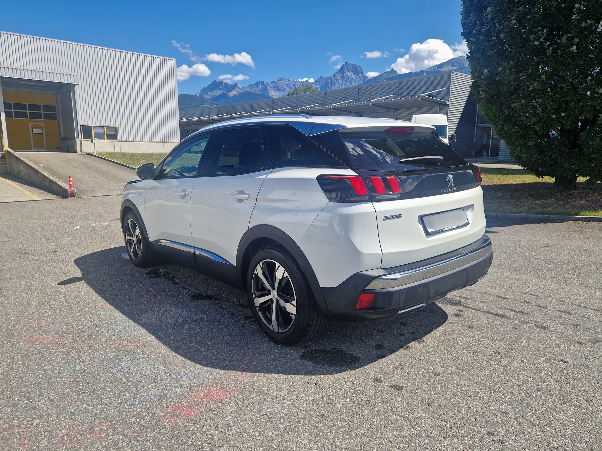 PEUGEOT 3008 1.2 PureTech Allure EAT-image-5