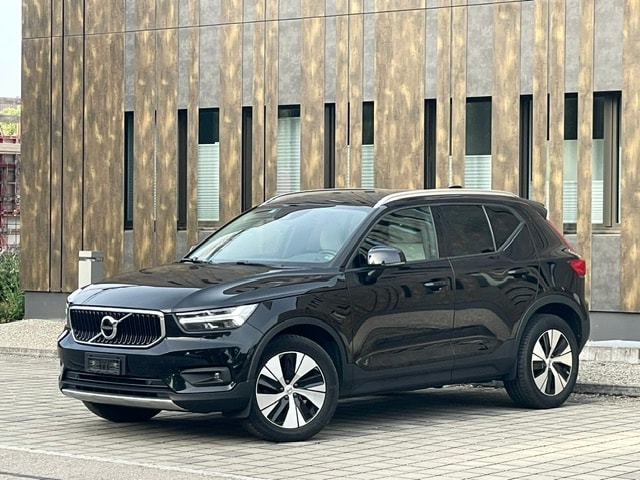 VOLVO XC40 D3 Momentum-image-2