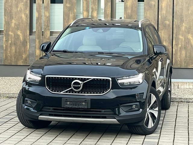 VOLVO XC40 D3 Momentum-image-0