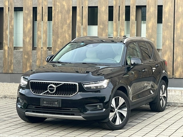 VOLVO XC40 D3 Momentum-image-1