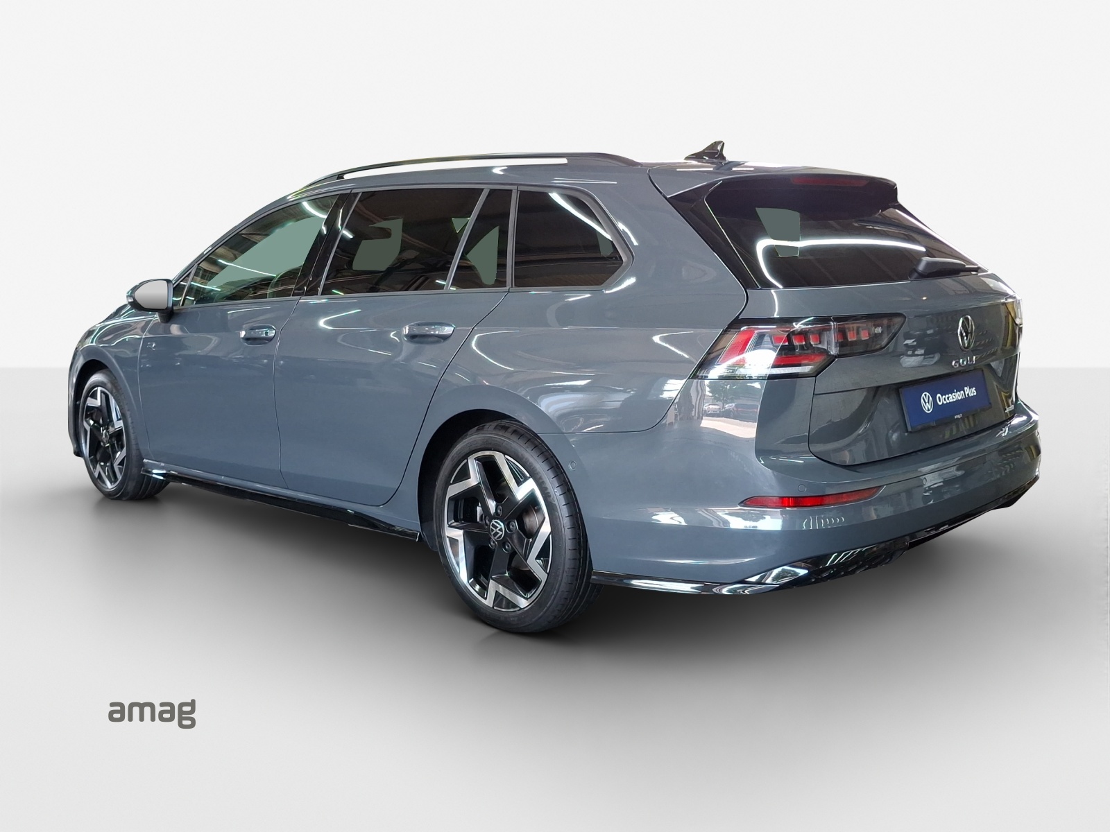 VW Golf Variant 2.0 TSI R-Line DSG 4 Motion-image-2