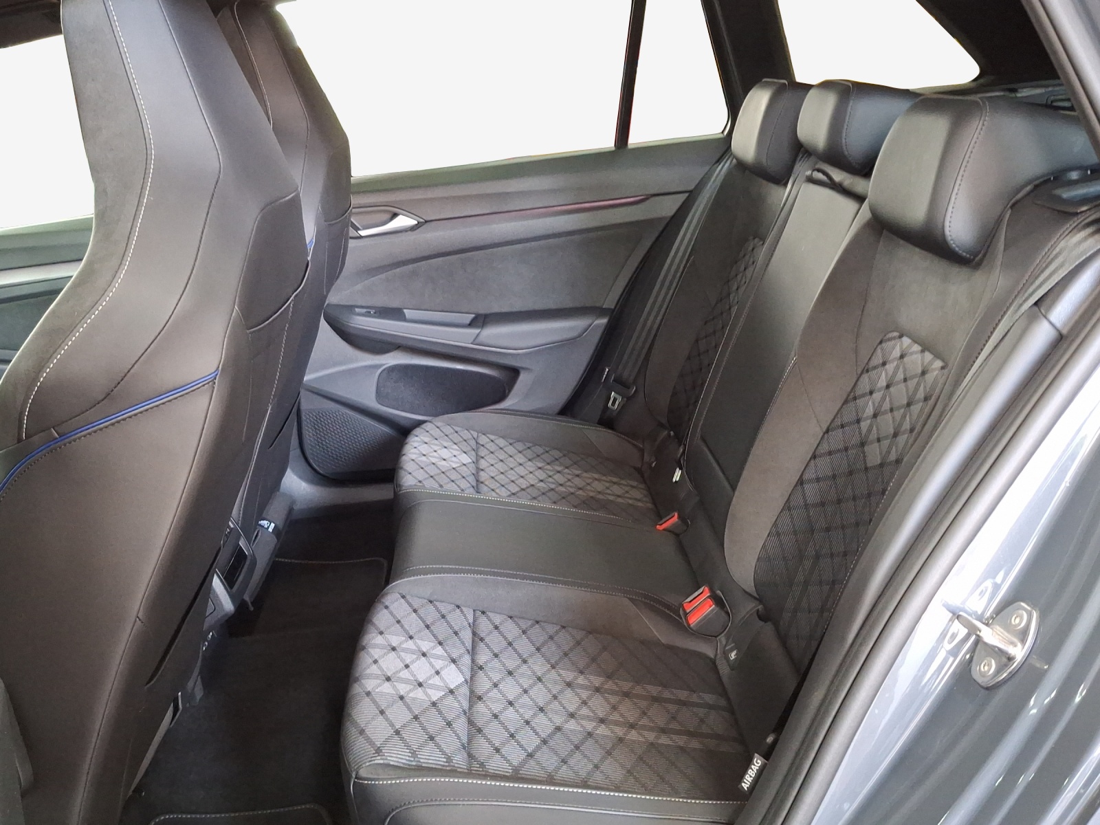 VW Golf Variant 2.0 TSI R-Line DSG 4 Motion-image-11