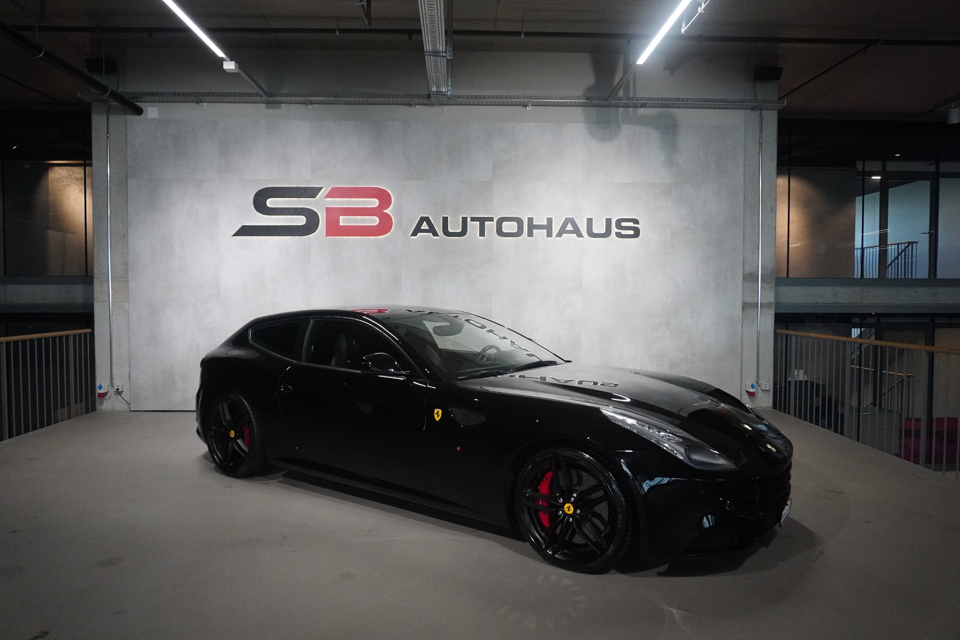FERRARI FF