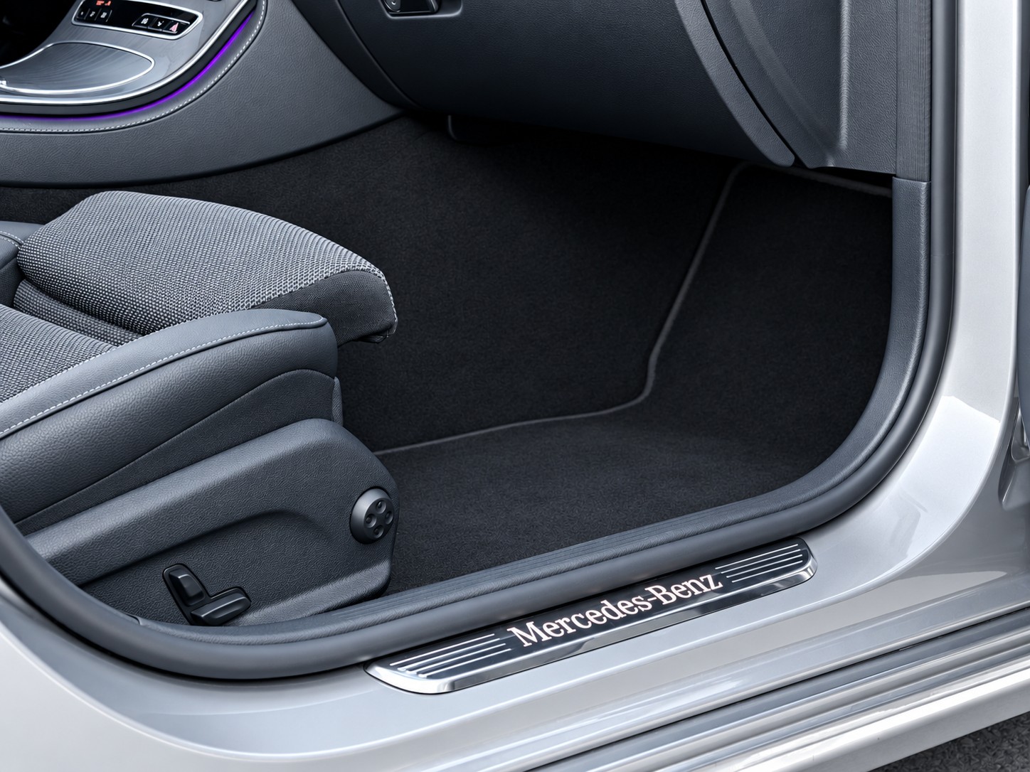 MERCEDES-BENZ E 220 d Avantgarde 4matic Kombi * Pack Park mit 360°-Kamera * Pack Fahrassistenz Plus * CH FAHRZEUG-image-16