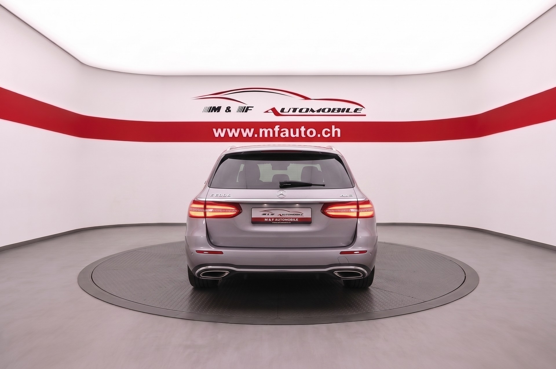 MERCEDES-BENZ E 220 d Avantgarde 4matic Kombi * Pack Park mit 360°-Kamera * Pack Fahrassistenz Plus * CH FAHRZEUG-image-4