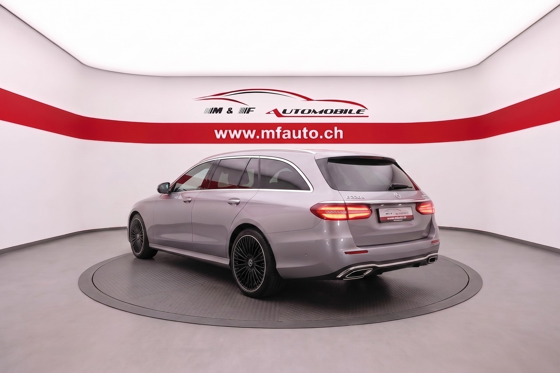 MERCEDES-BENZ E 220 d Avantgarde 4matic Kombi * Pack Park mit 360°-Kamera * Pack Fahrassistenz Plus * CH FAHRZEUG-image-3