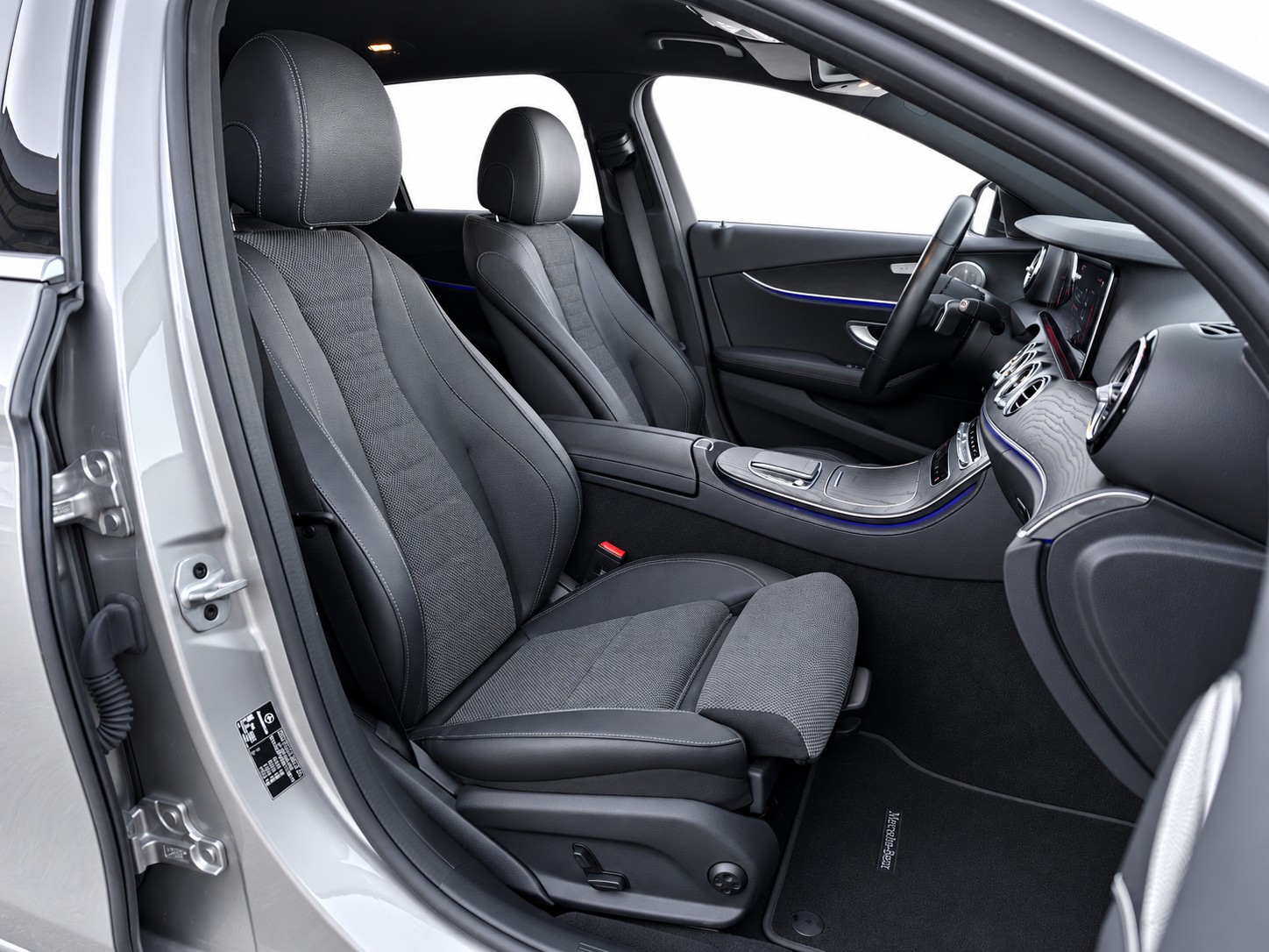 MERCEDES-BENZ E 220 d Avantgarde 4matic Kombi * Pack Park mit 360°-Kamera * Pack Fahrassistenz Plus * CH FAHRZEUG-image-15