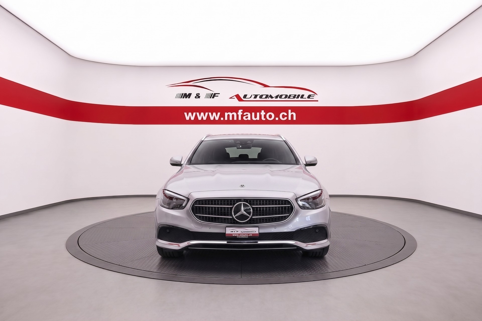 MERCEDES-BENZ E 220 d Avantgarde 4matic Kombi * Pack Park mit 360°-Kamera * Pack Fahrassistenz Plus * CH FAHRZEUG-image-1