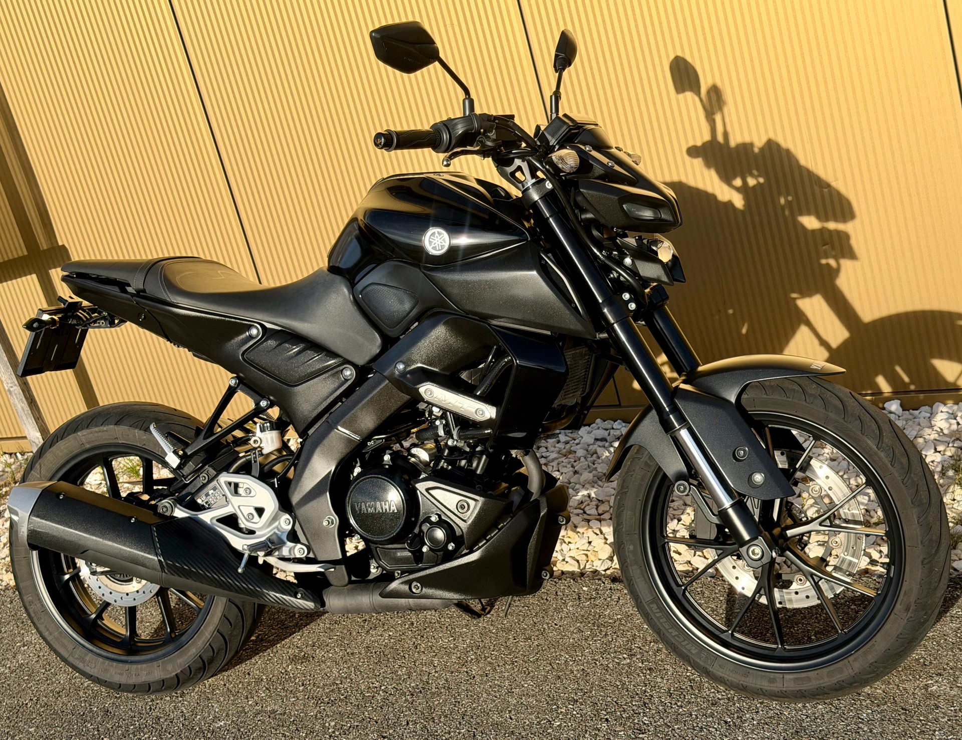 YAMAHA MT-125 ABS-showroom-element-2