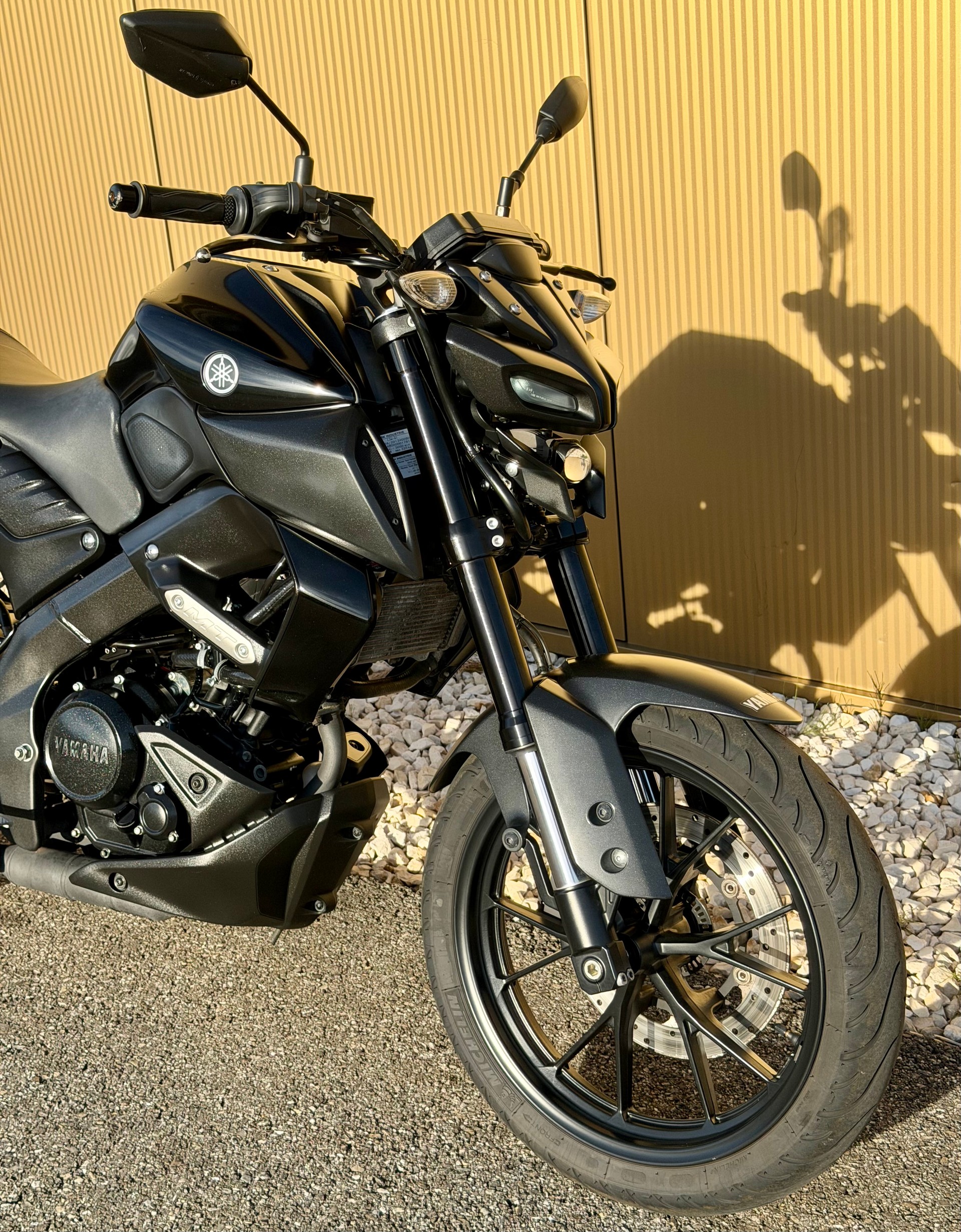 YAMAHA MT-125 ABS-showroom-element-1