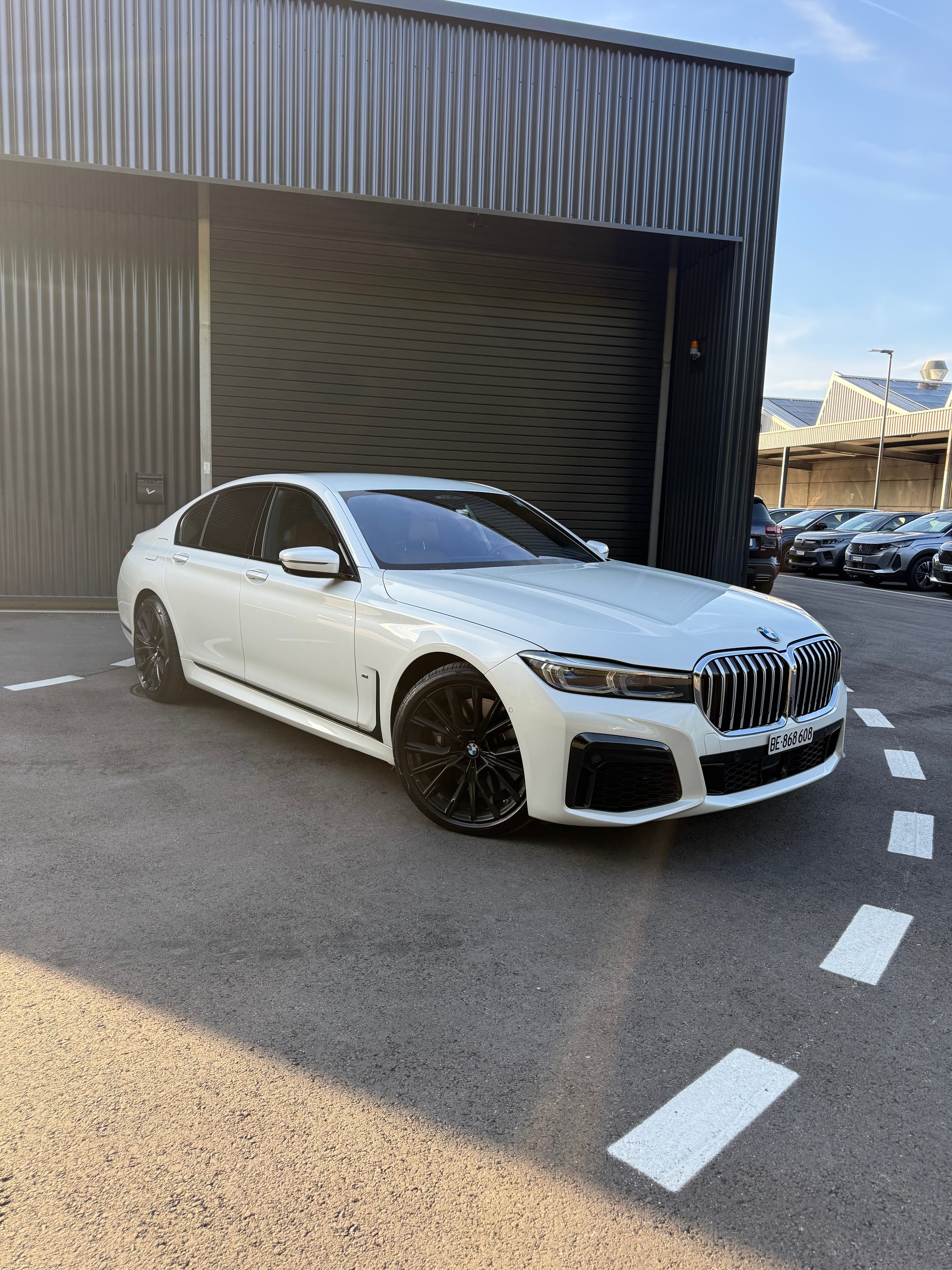 BMW 750i xDrive-image-0