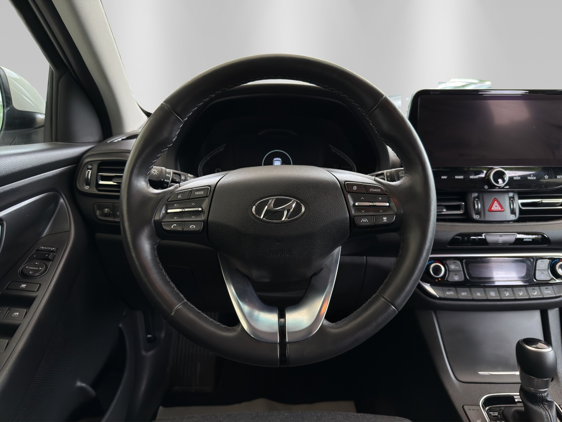 HYUNDAI i30 Wagon 1.5 T-GDi Amplia 48V MH DCT-image-9